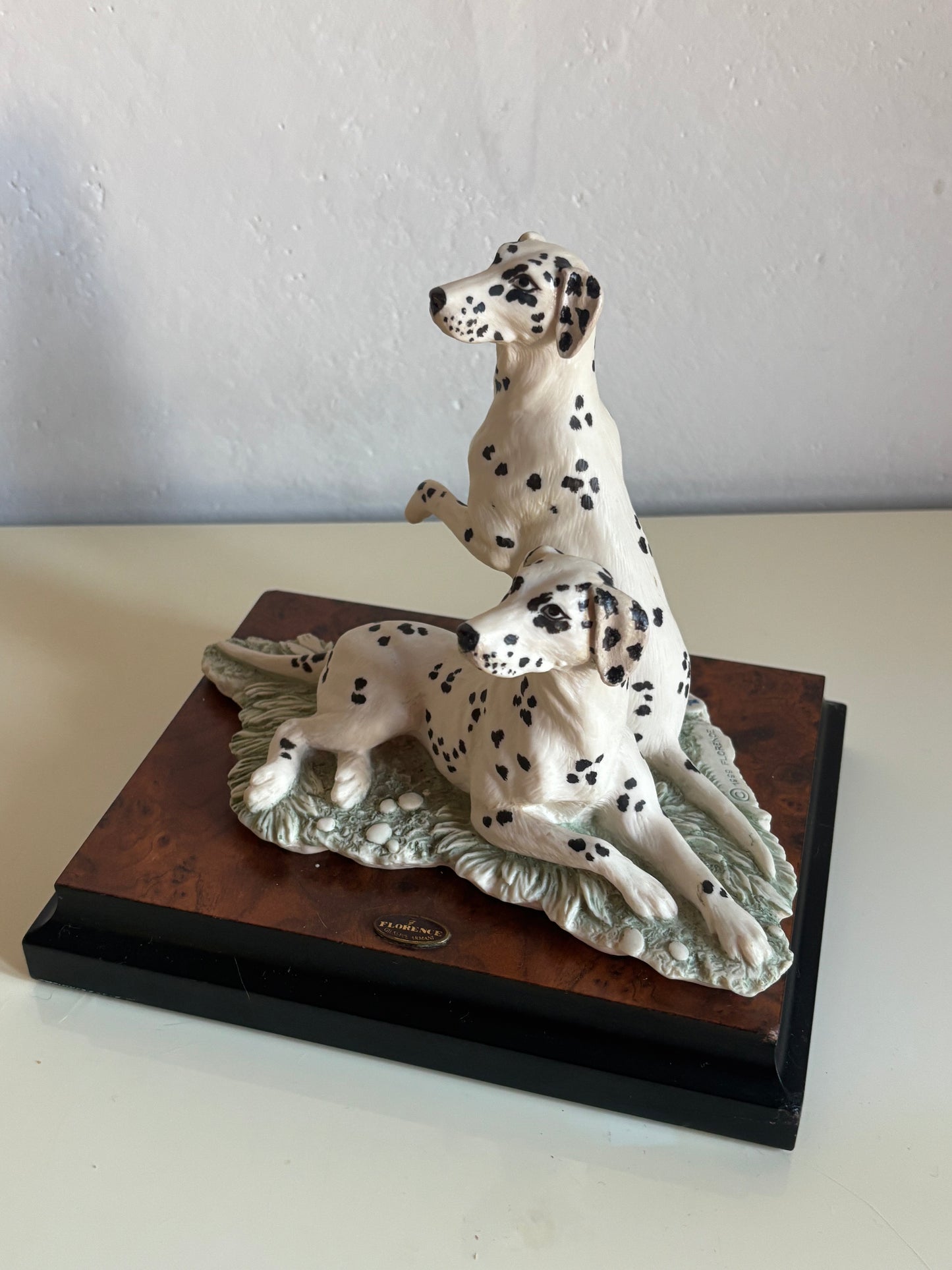 Giuseppe Armani „Dalmatians“ – Porzellanfigur, signiert, mit Originalsockel, restauriert