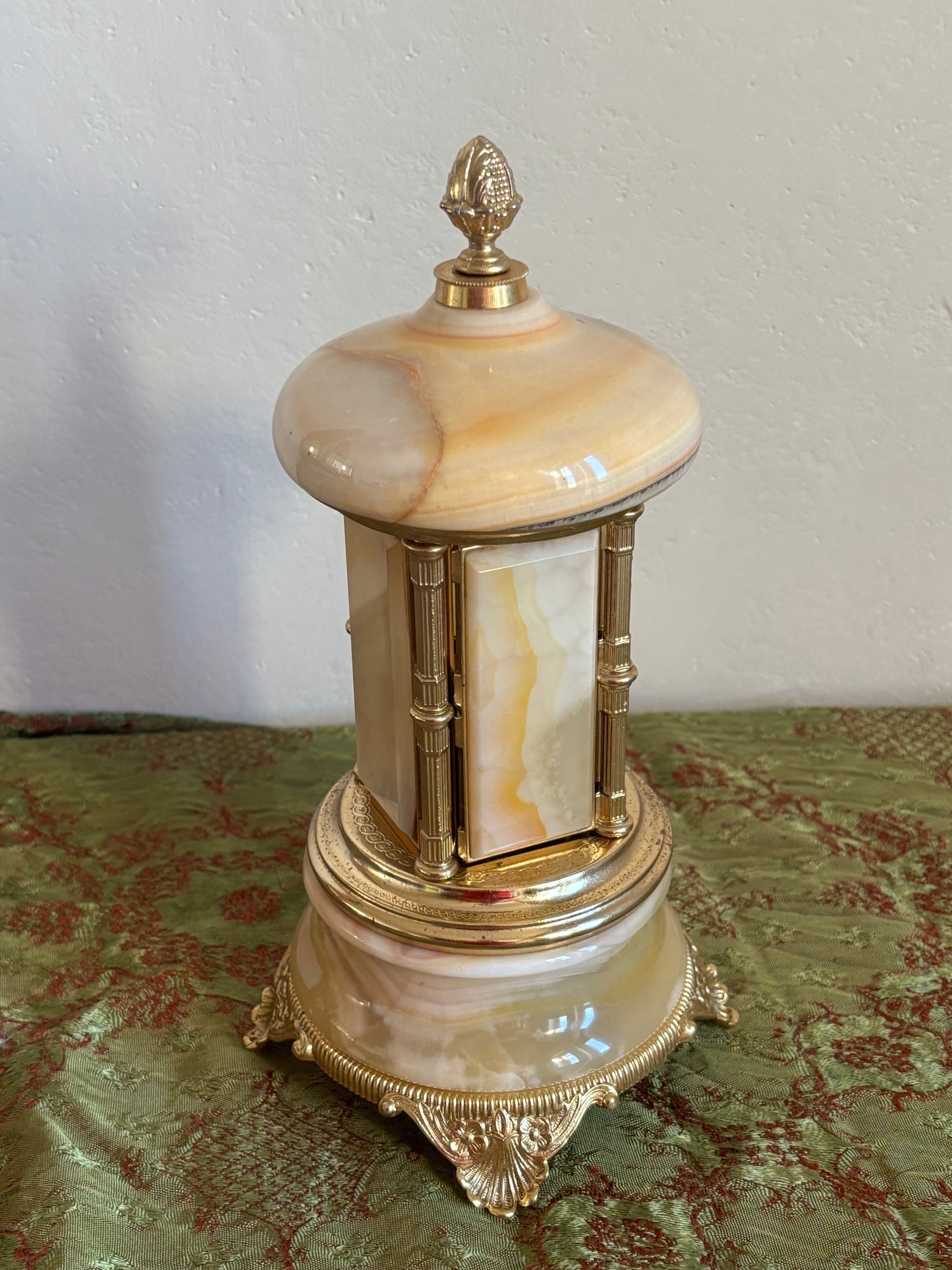 Antiker Onyx‑Portasigarettenbehälter mit Spieluhr und manueller Öffnung