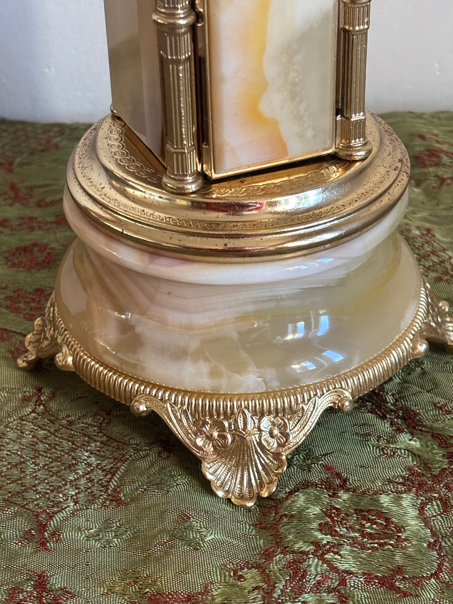 Antiker Onyx‑Portasigarettenbehälter mit Spieluhr und manueller Öffnung