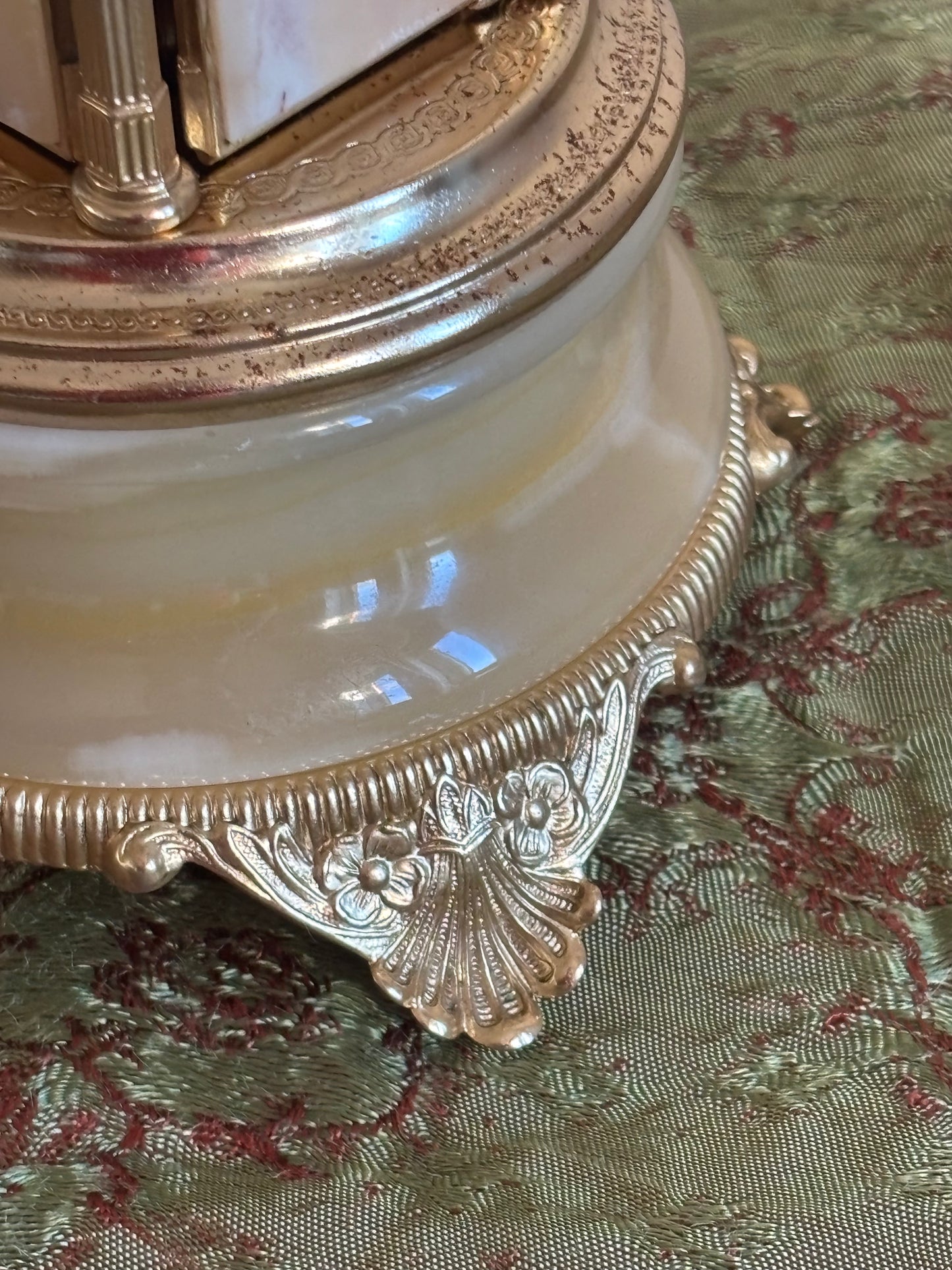 Antiker Onyx‑Portasigarettenbehälter mit Spieluhr und manueller Öffnung