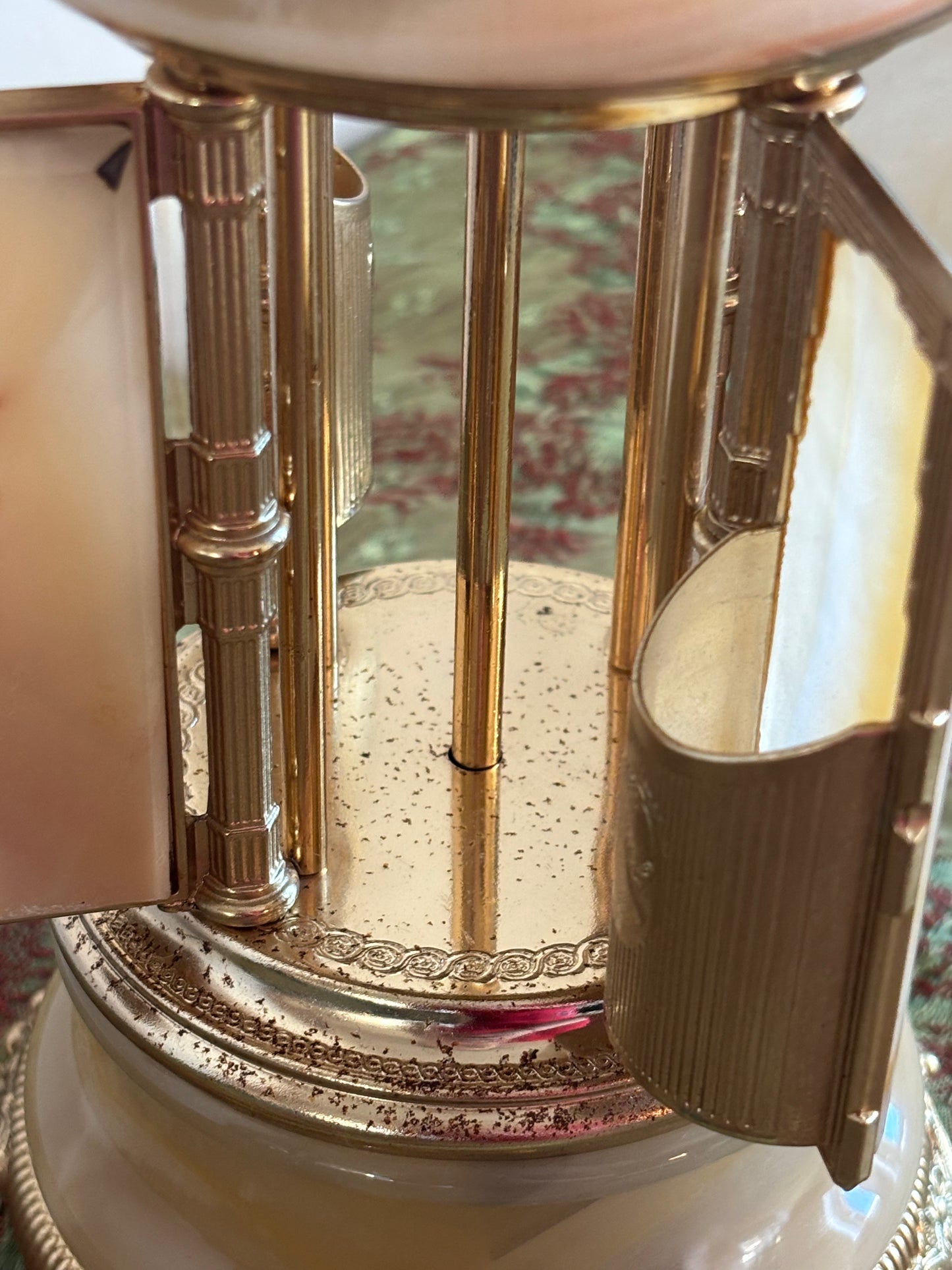 Antiker Onyx‑Portasigarettenbehälter mit Spieluhr und manueller Öffnung