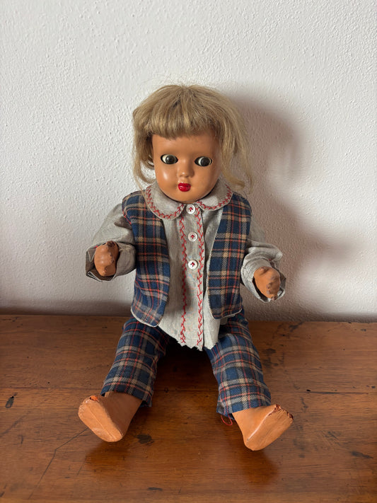 Bambola vintage con corpo in gommapiuma e occhi apribili