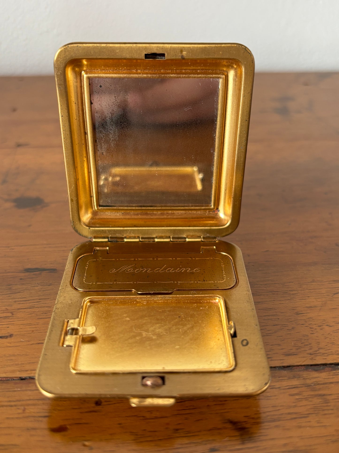 Porta trucchi compatto vintage rosso – Accessorio elegante da collezione