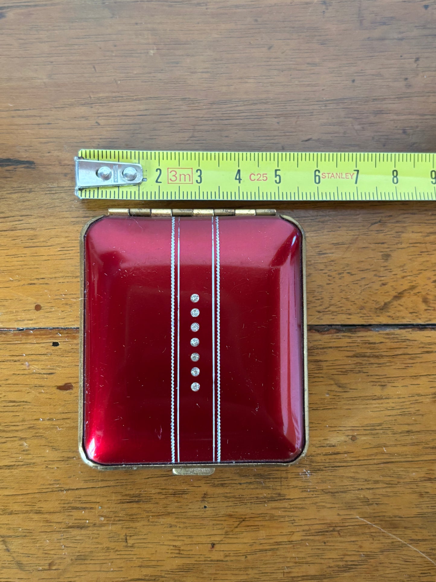 Porta trucchi compatto vintage rosso – Accessorio elegante da collezione