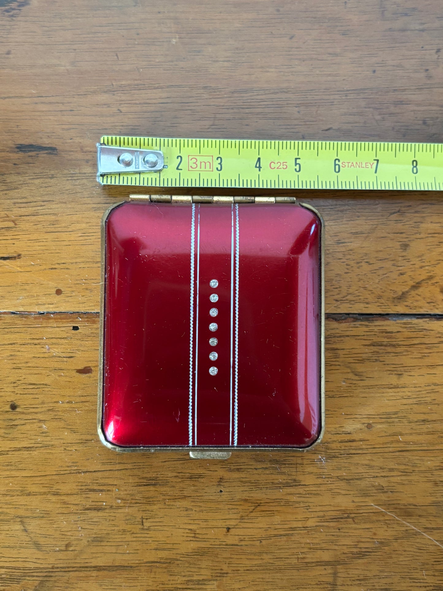 Porta trucchi compatto vintage rosso – Accessorio elegante da collezione