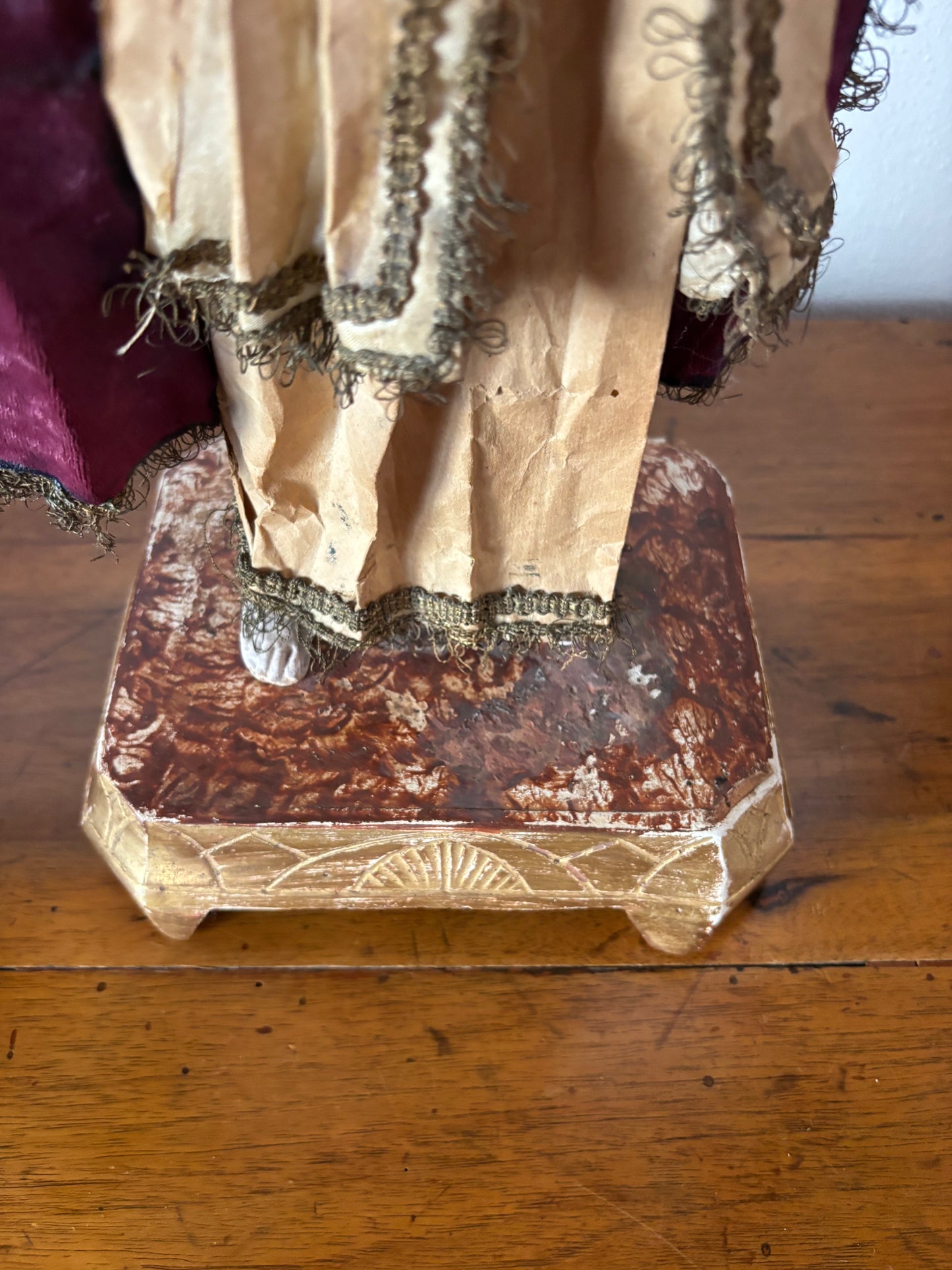 Antike Heiligenstatue aus Terrakotta mit Strohkörper und Glasaugen