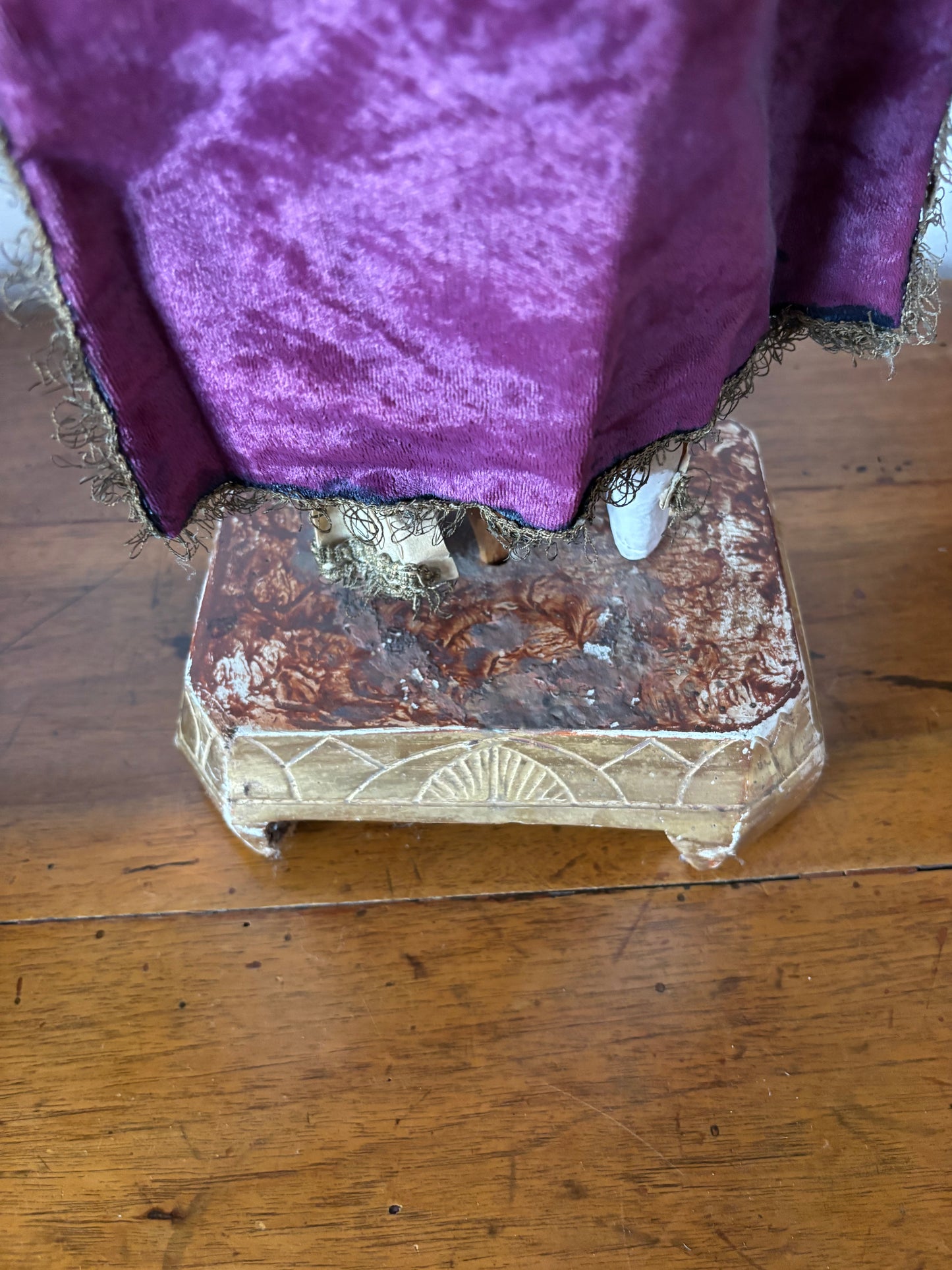 Antike Heiligenstatue aus Terrakotta mit Strohkörper und Glasaugen