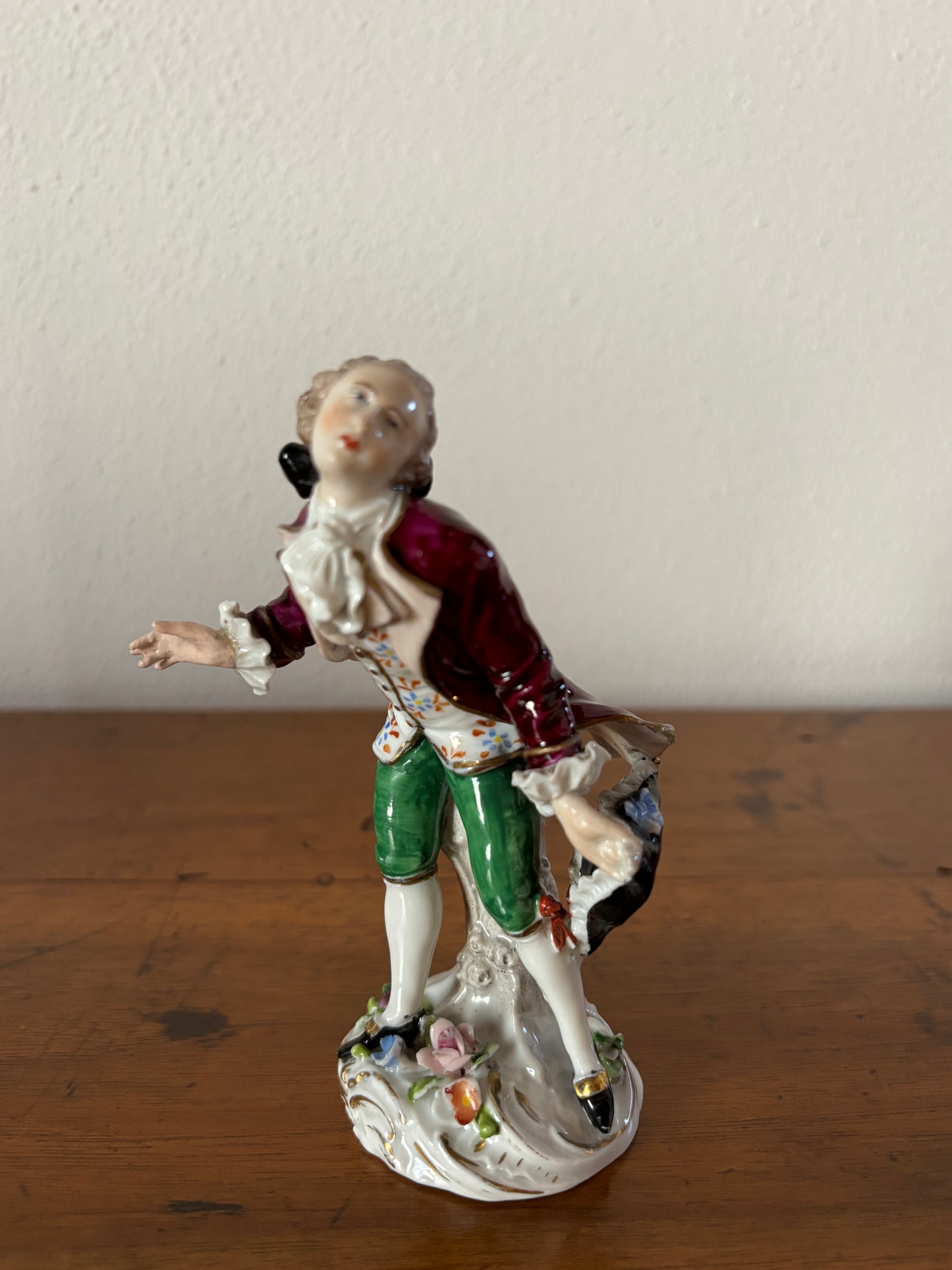 Statuetta in Ceramica Vintage con Marchio N Coronata