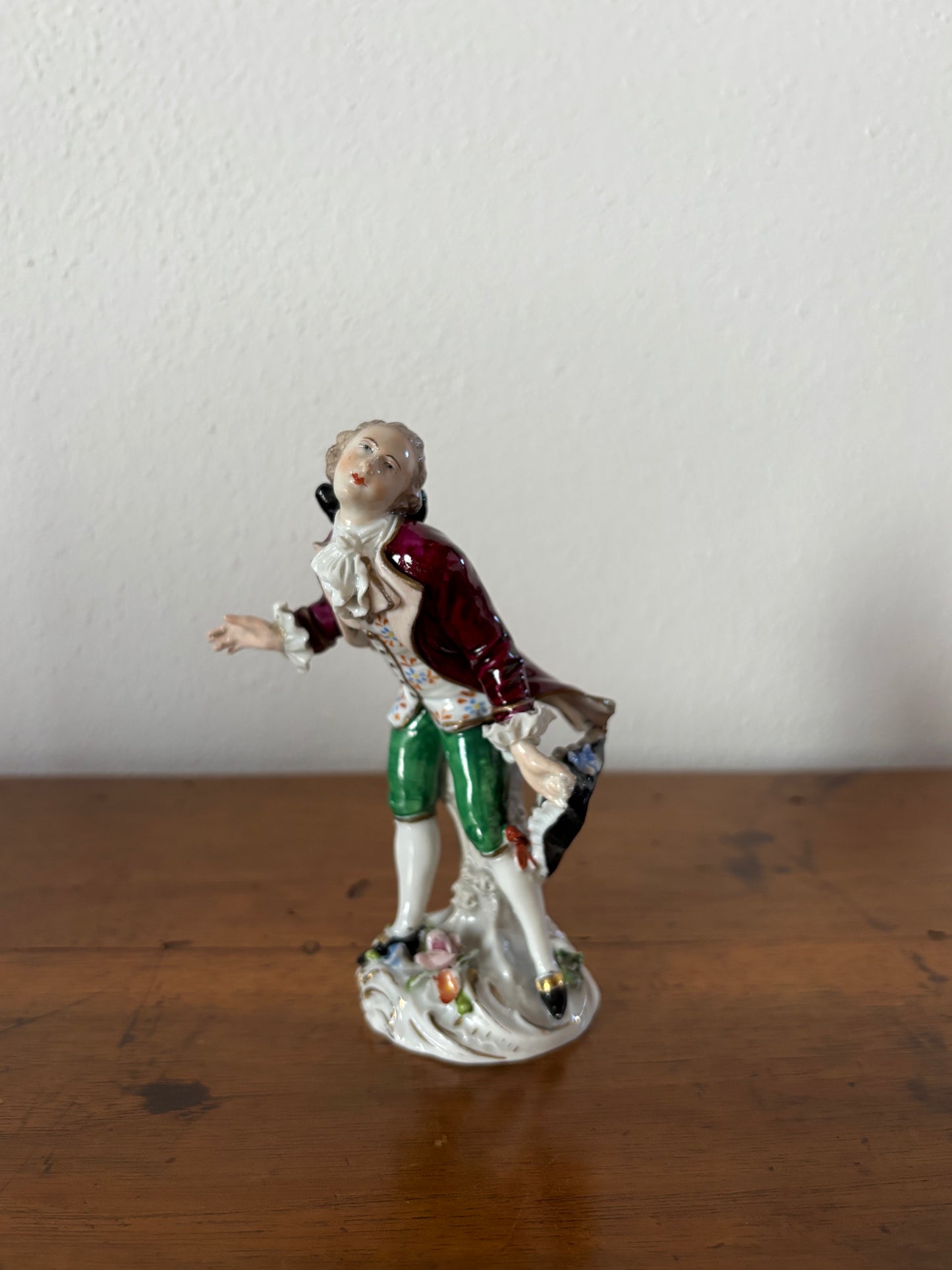 Statuetta in Ceramica Vintage con Marchio N Coronata