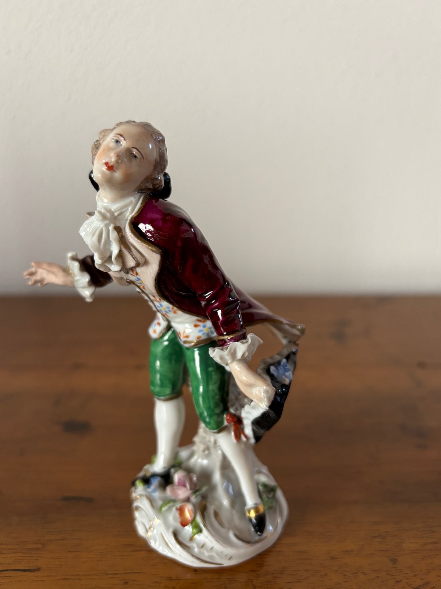Statuetta in Ceramica Vintage con Marchio N Coronata