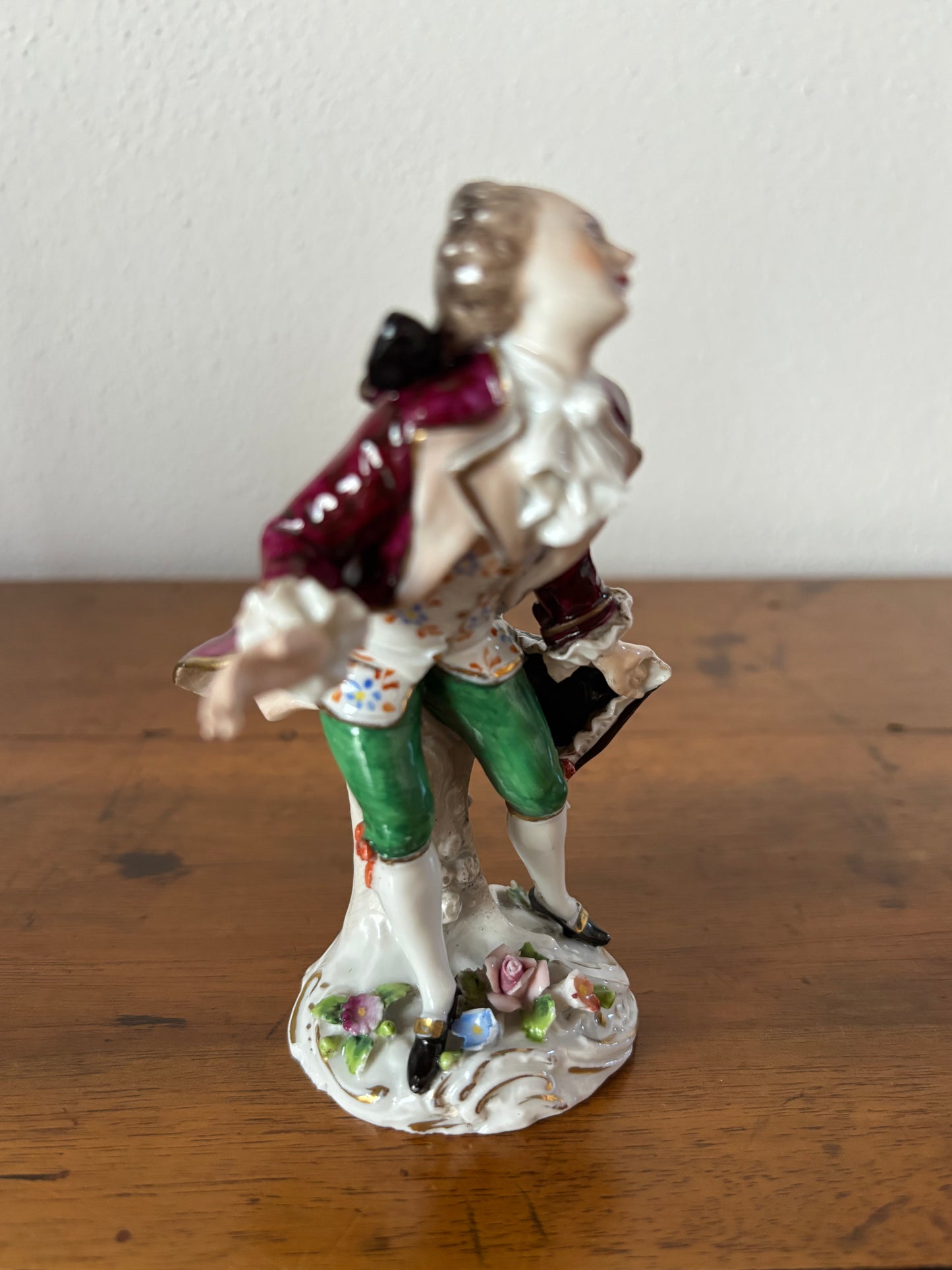 Statuetta in Ceramica Vintage con Marchio N Coronata