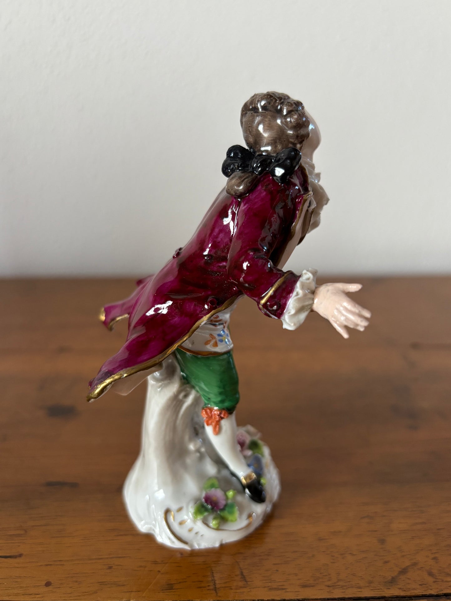 Statuetta in Ceramica Vintage con Marchio N Coronata