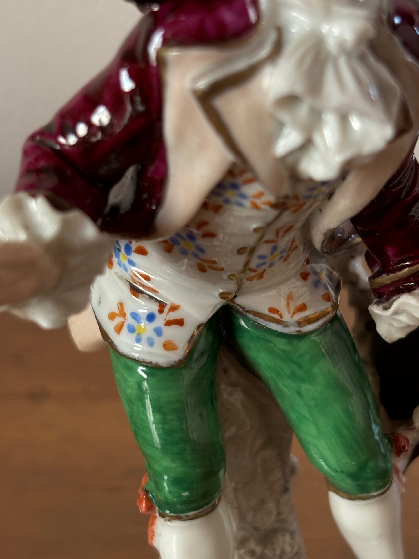 Statuetta in Ceramica Vintage con Marchio N Coronata