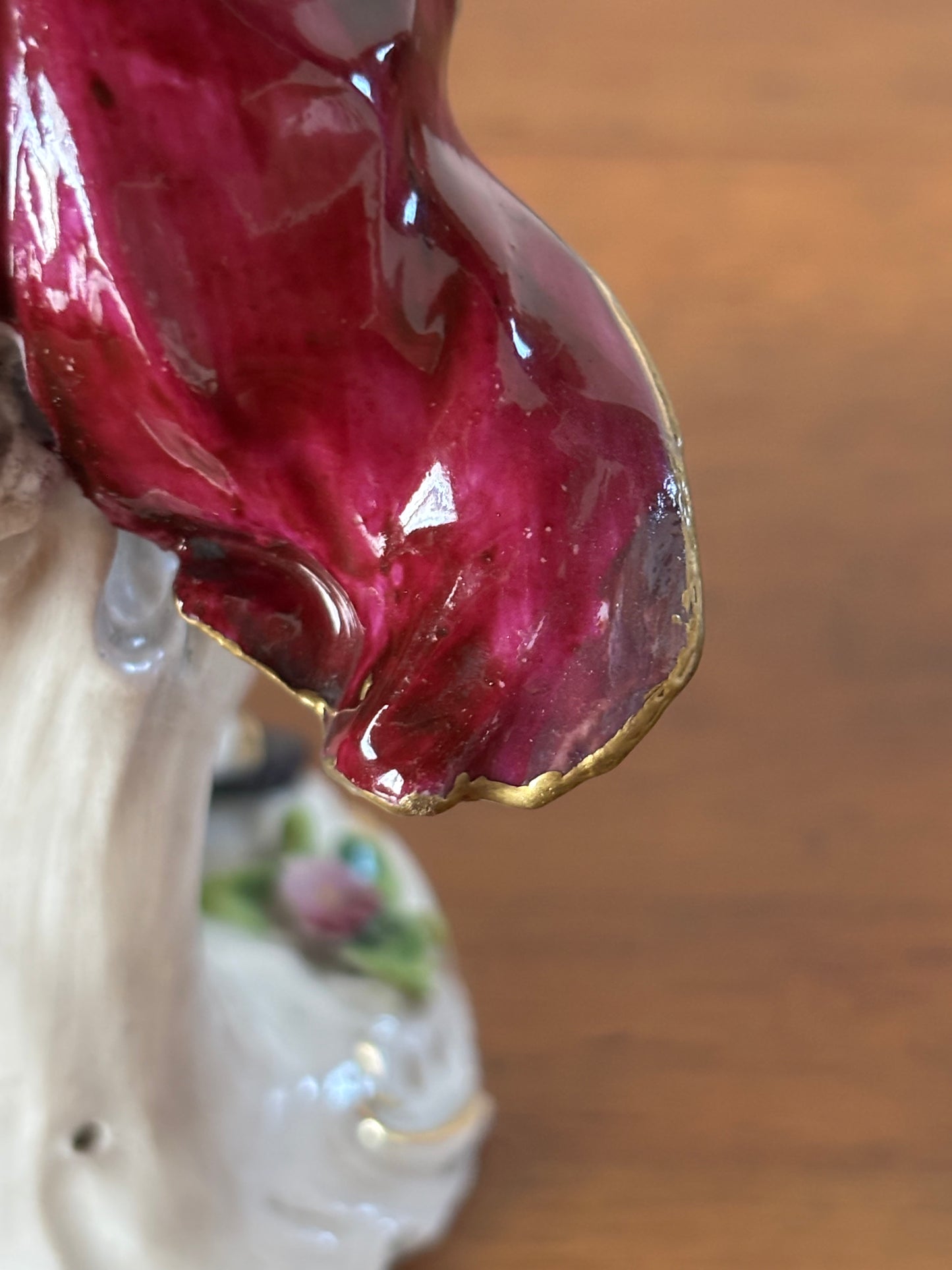 Statuetta in Ceramica Vintage con Marchio N Coronata