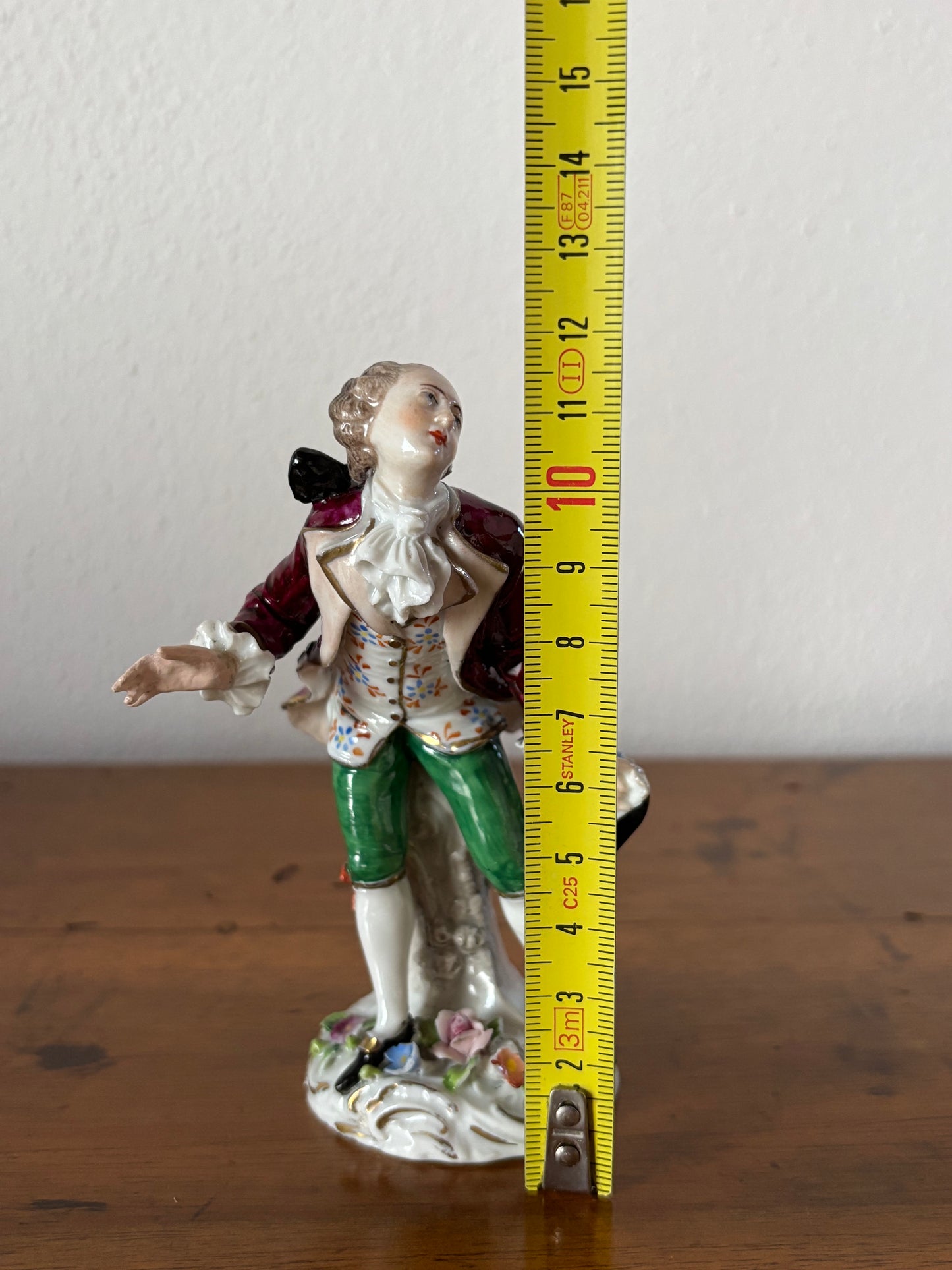 Statuetta in Ceramica Vintage con Marchio N Coronata
