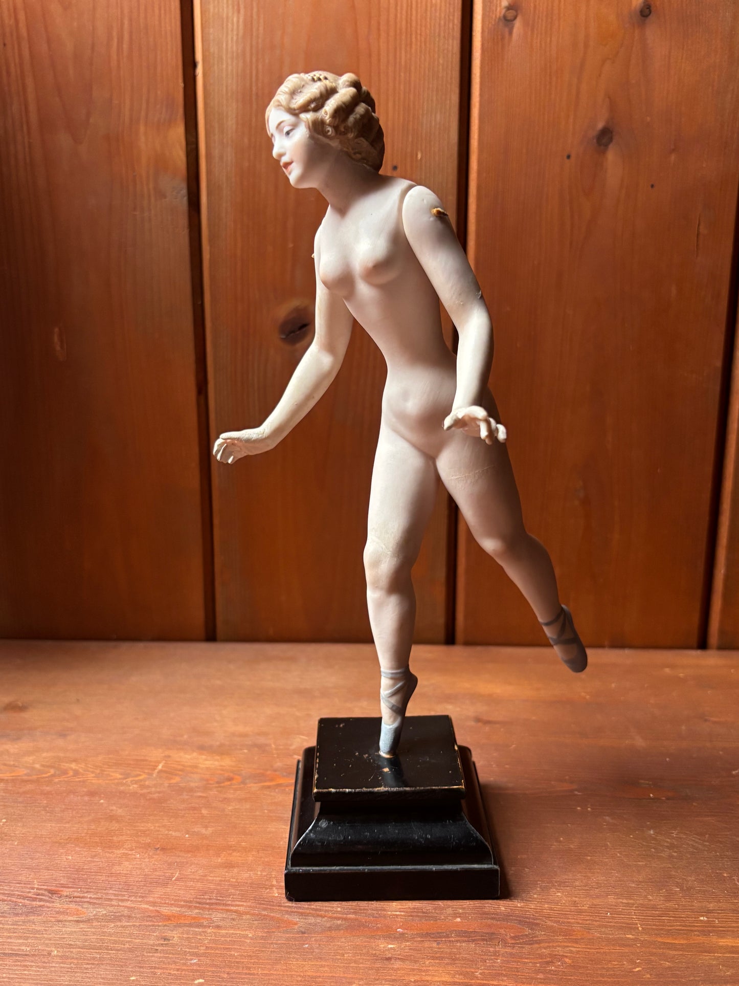 Figura di ballerina in porcellana con braccia mobili – metà XX secolo