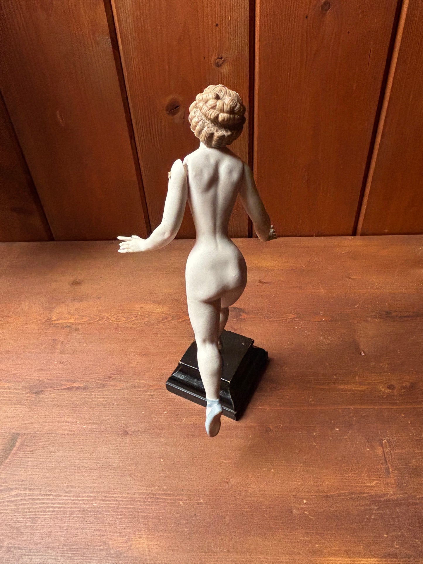 Figura di ballerina in porcellana con braccia mobili – metà XX secolo