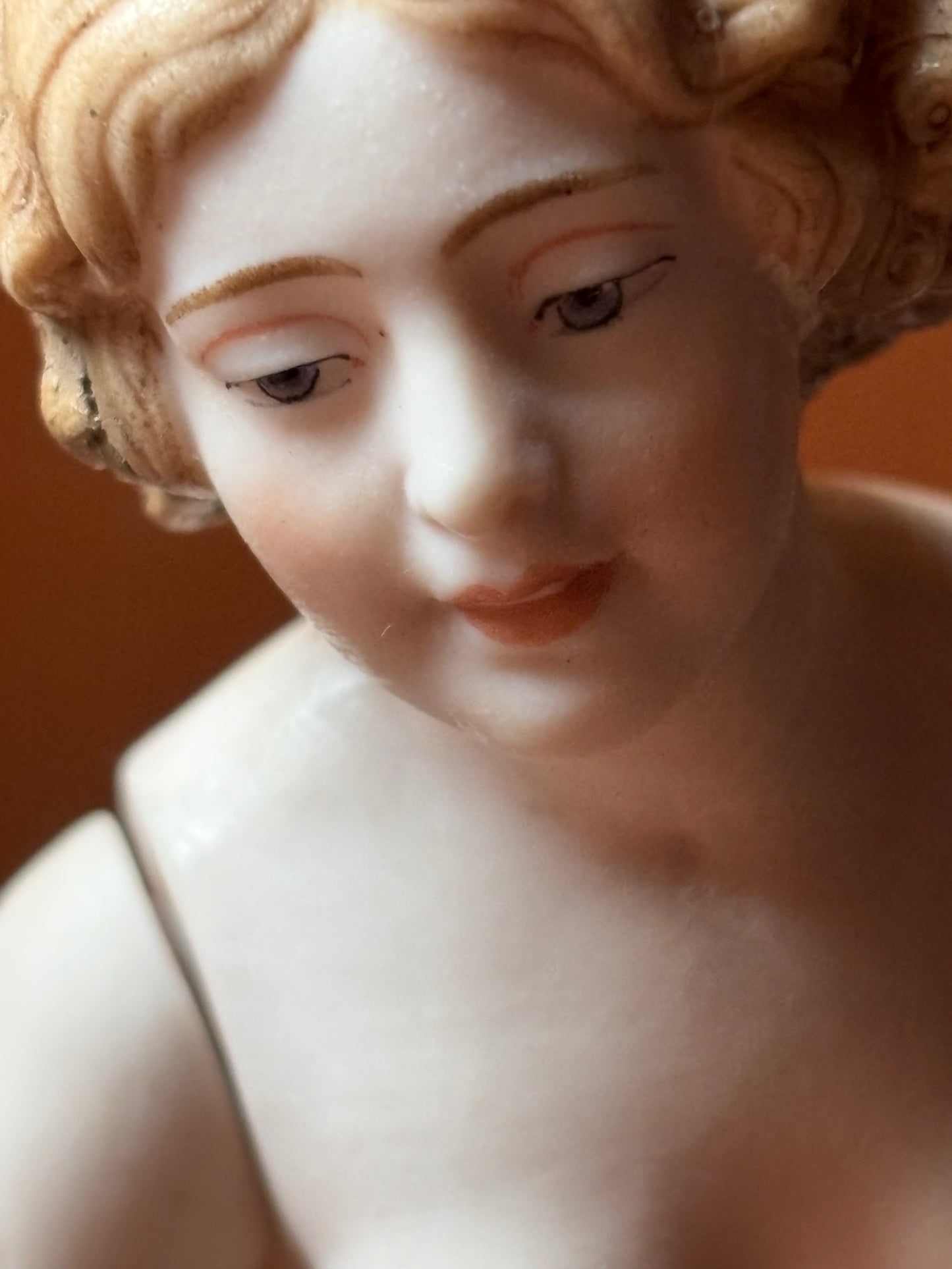 Figura di ballerina in porcellana con braccia mobili – metà XX secolo