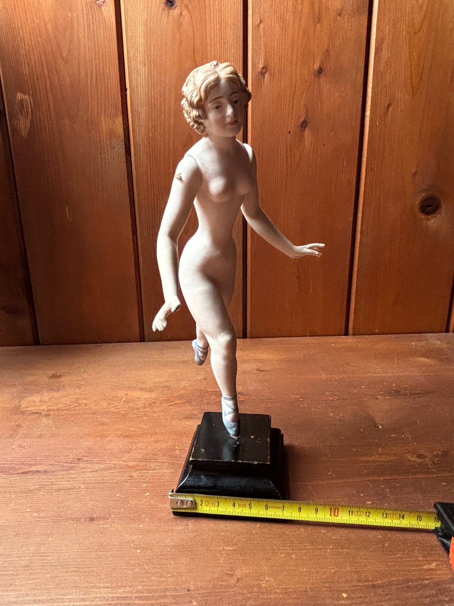 Figura di ballerina in porcellana con braccia mobili – metà XX secolo