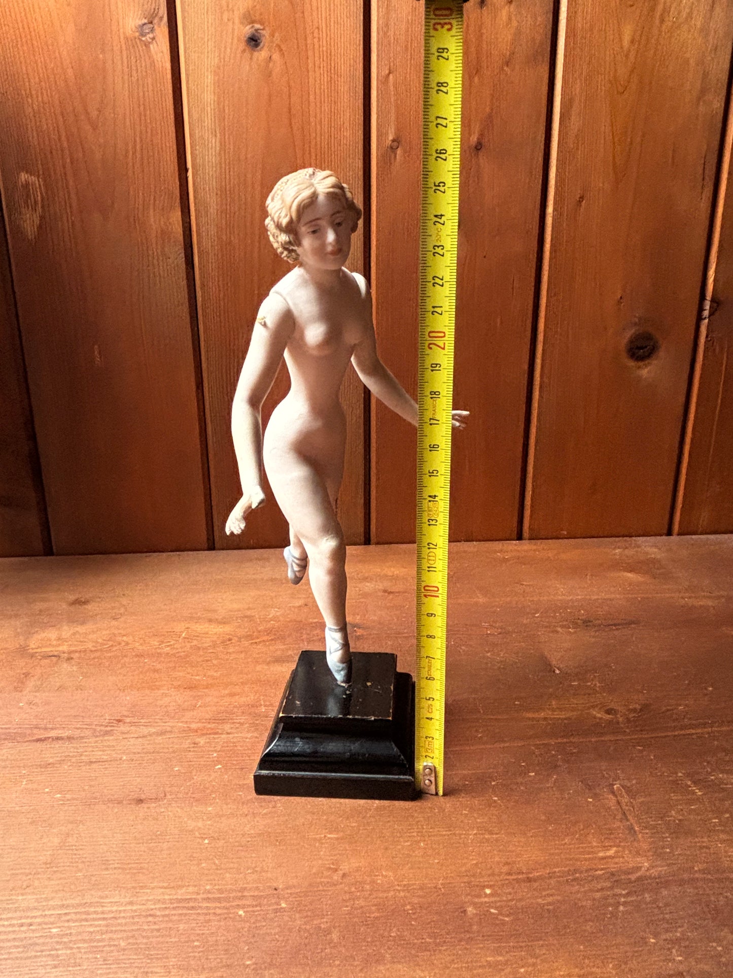 Figura di ballerina in porcellana con braccia mobili – metà XX secolo