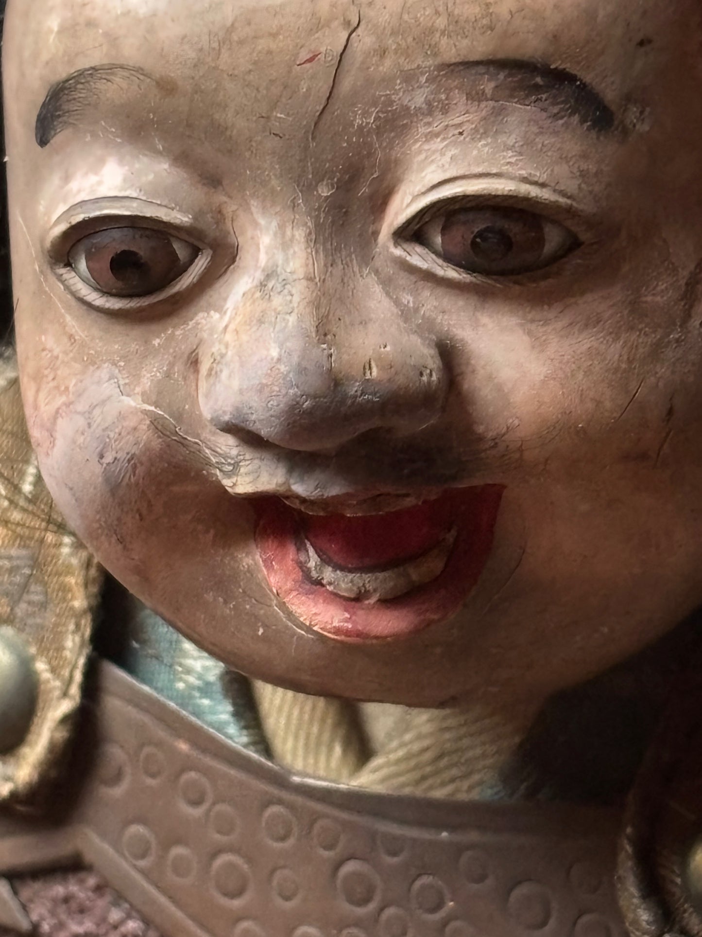 Figura di samurai d’epoca in materiali misti con armatura tradizionale