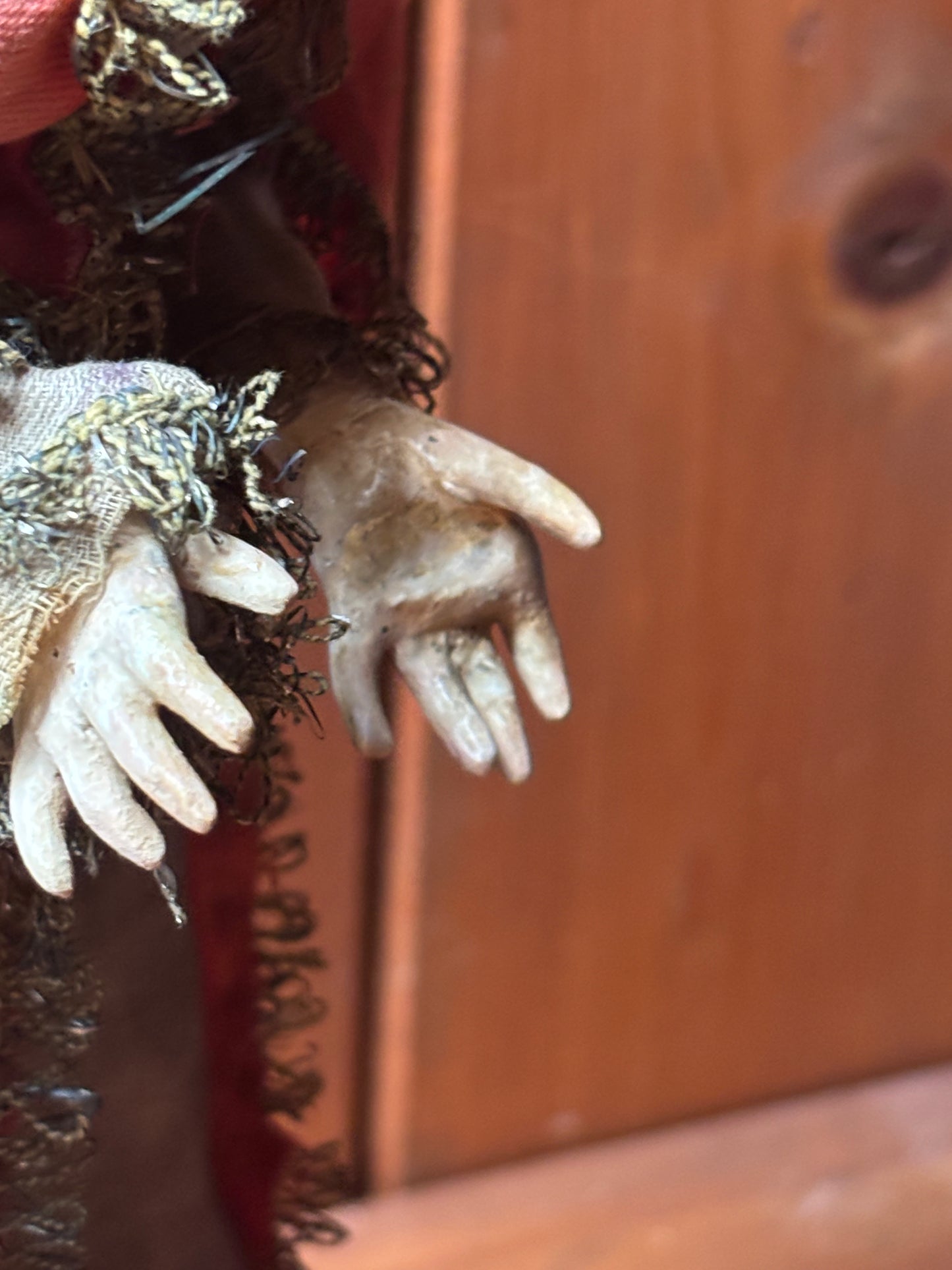 Gruppo di Sant’Anna, San Gioacchino e la Madonna bambina in terracotta policroma e tessuto – ambito italiano, XIX secolo