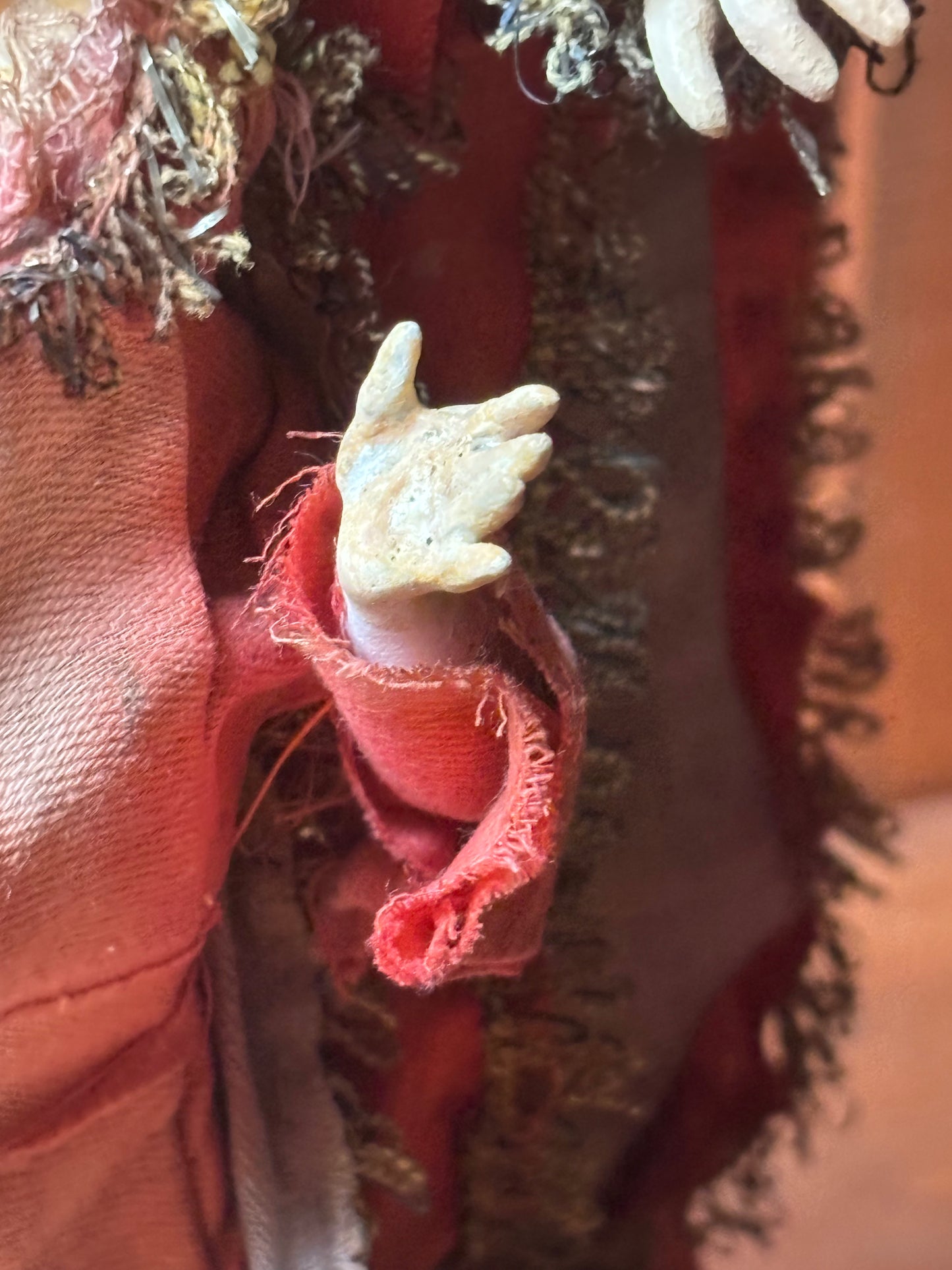 Gruppo di Sant’Anna, San Gioacchino e la Madonna bambina in terracotta policroma e tessuto – ambito italiano, XIX secolo