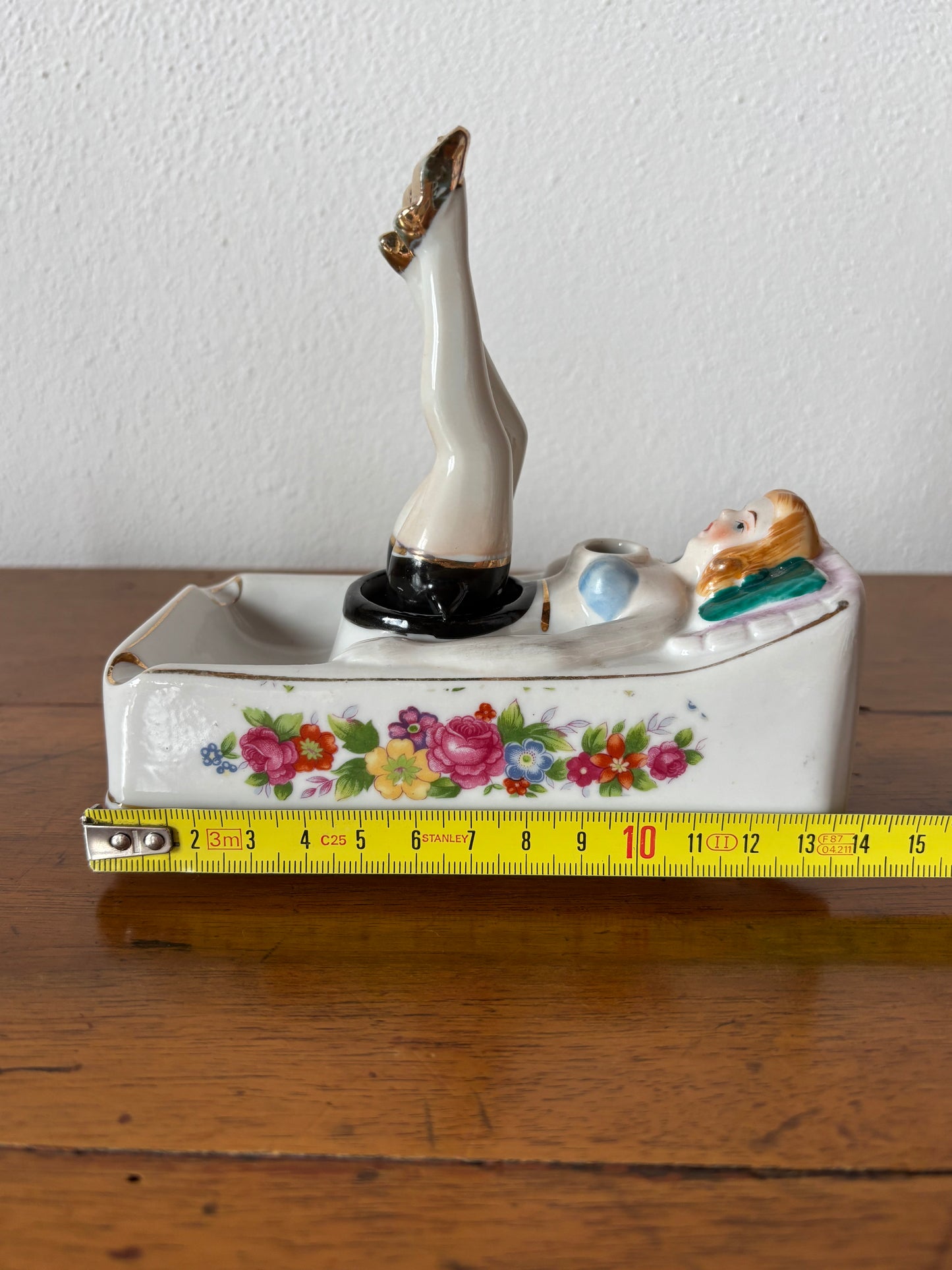 Vintage Ceramic Ashtray – Mid-20th Century Pin-Up Lady with Moving Legs