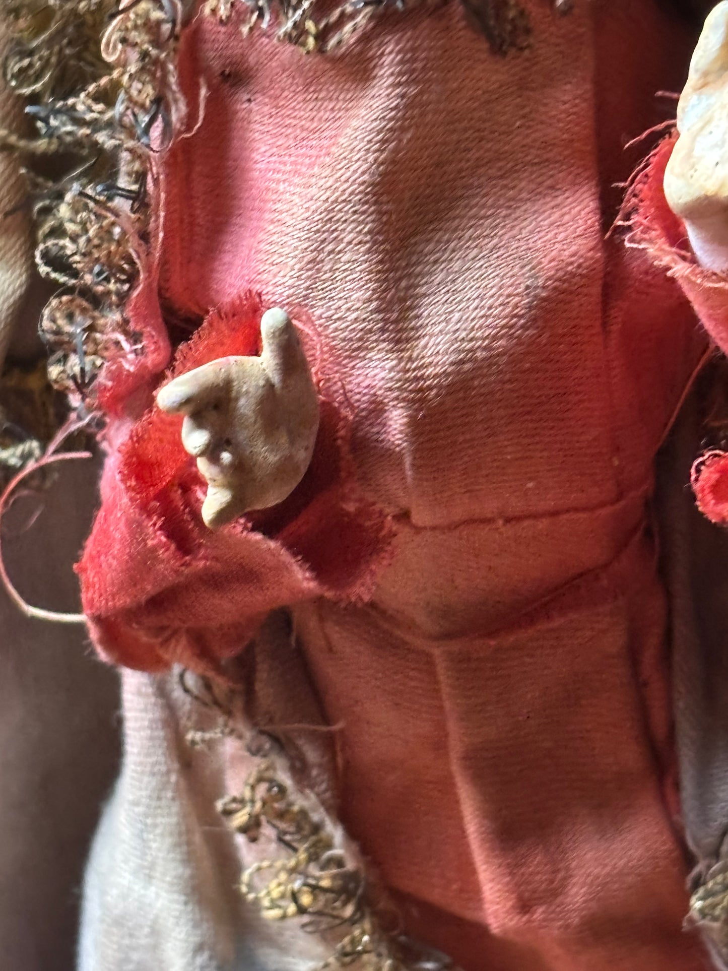 Gruppo di Sant’Anna, San Gioacchino e la Madonna bambina in terracotta policroma e tessuto – ambito italiano, XIX secolo