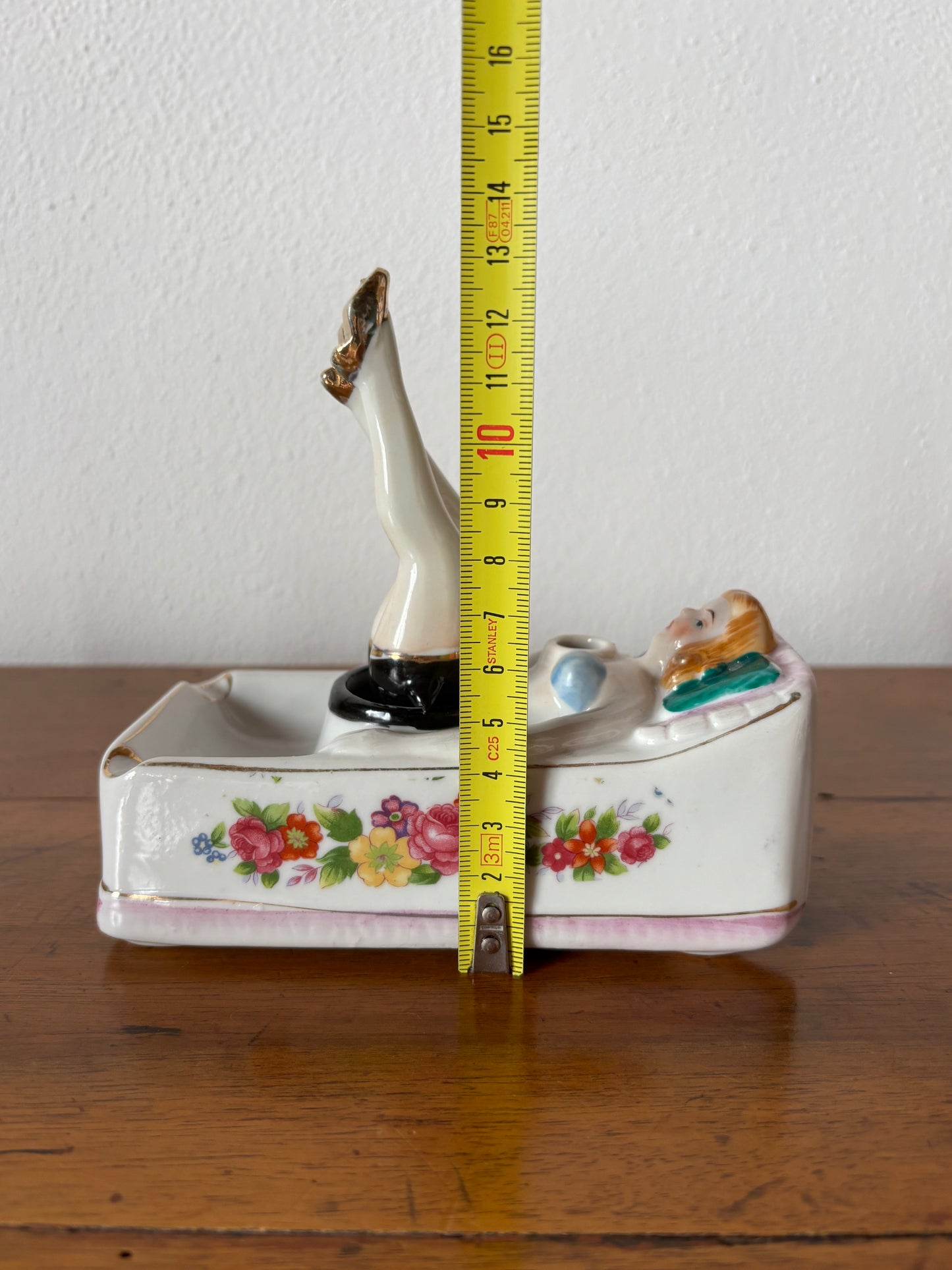 Vintage Ceramic Ashtray – Mid-20th Century Pin-Up Lady with Moving Legs
