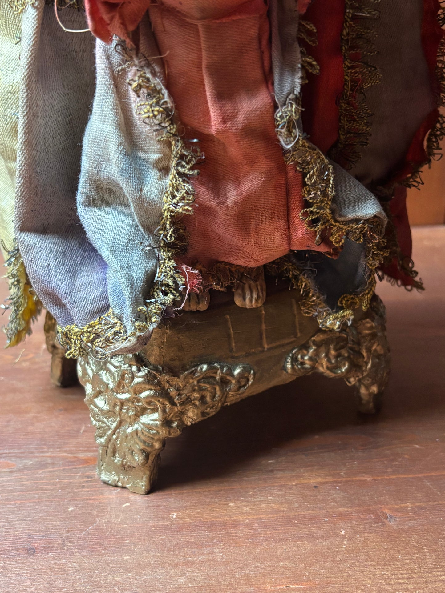 Gruppo di Sant’Anna, San Gioacchino e la Madonna bambina in terracotta policroma e tessuto – ambito italiano, XIX secolo