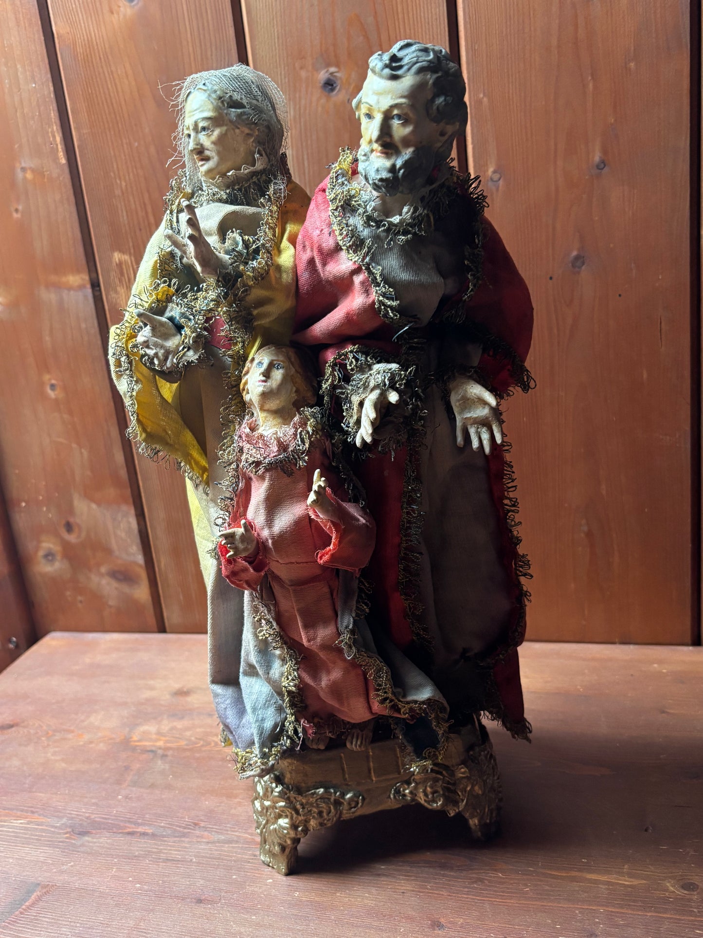 Gruppo di Sant’Anna, San Gioacchino e la Madonna bambina in terracotta policroma e tessuto – ambito italiano, XIX secolo