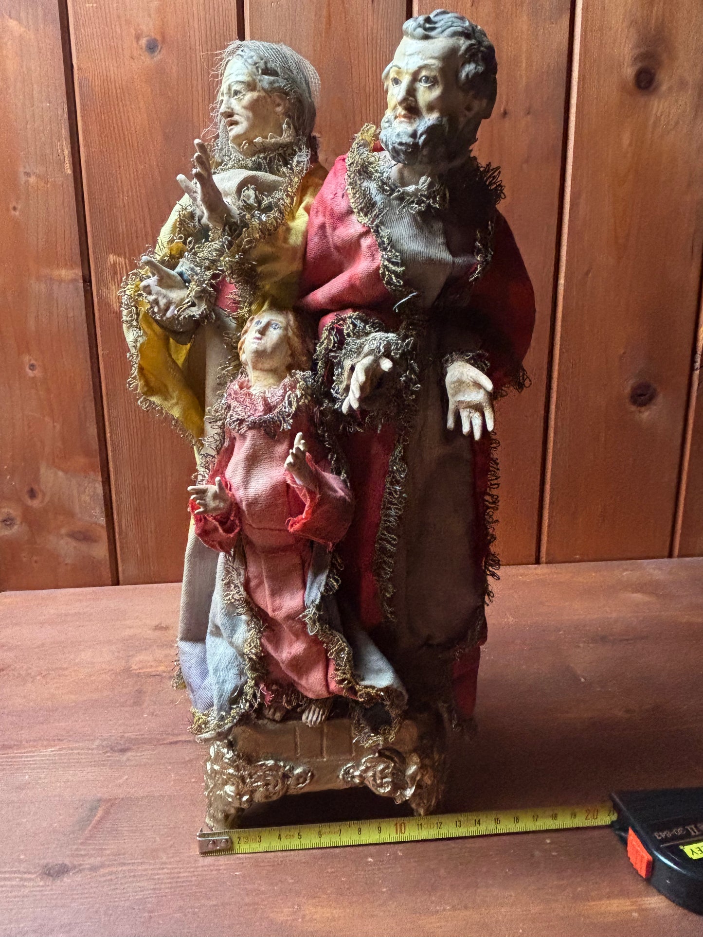 Gruppo di Sant’Anna, San Gioacchino e la Madonna bambina in terracotta policroma e tessuto – ambito italiano, XIX secolo