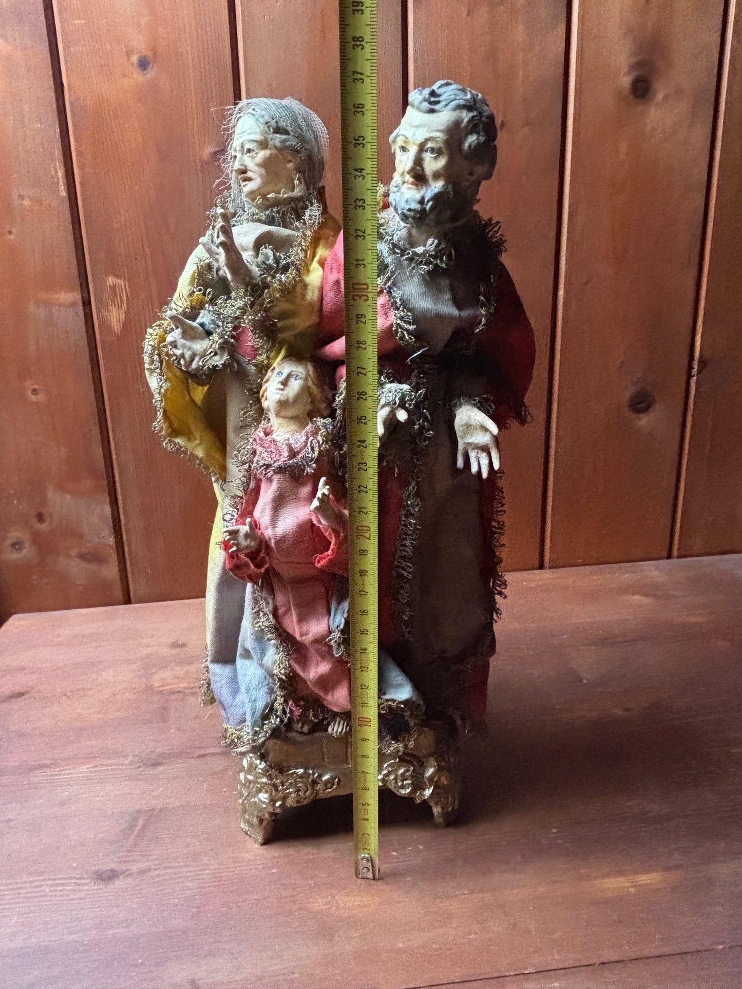 Gruppo di Sant’Anna, San Gioacchino e la Madonna bambina in terracotta policroma e tessuto – ambito italiano, XIX secolo