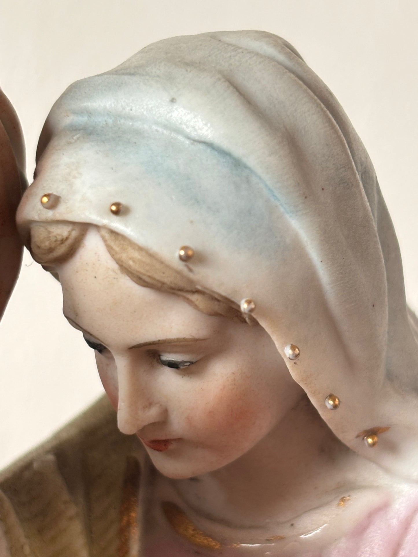Statuetta della Sacra Famiglia in ceramica bisquit