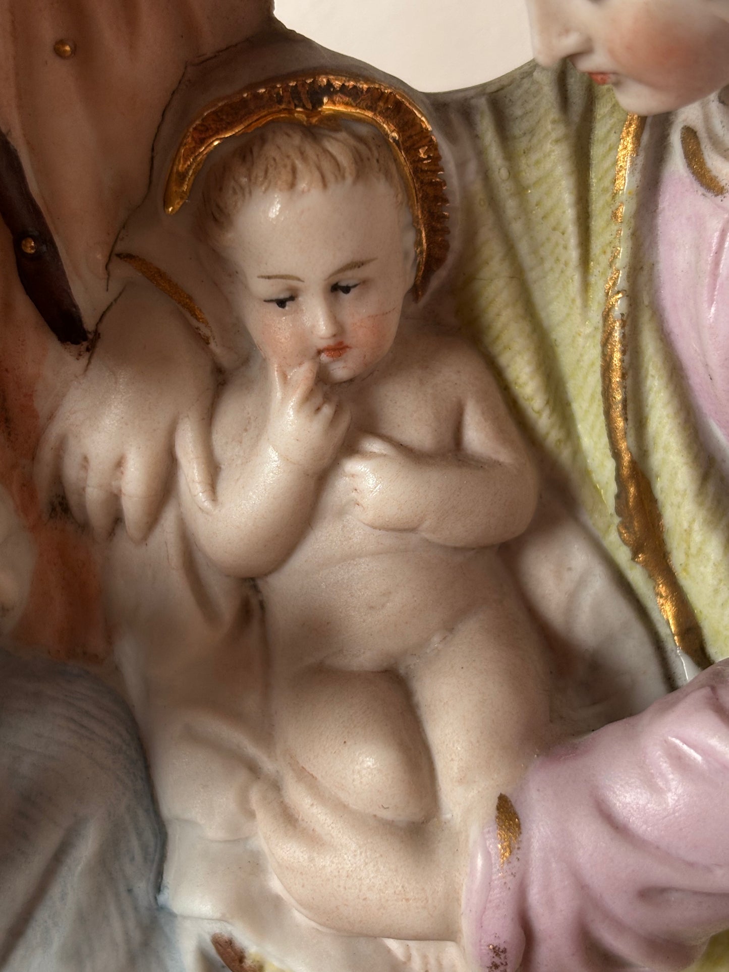 Statuetta della Sacra Famiglia in ceramica bisquit