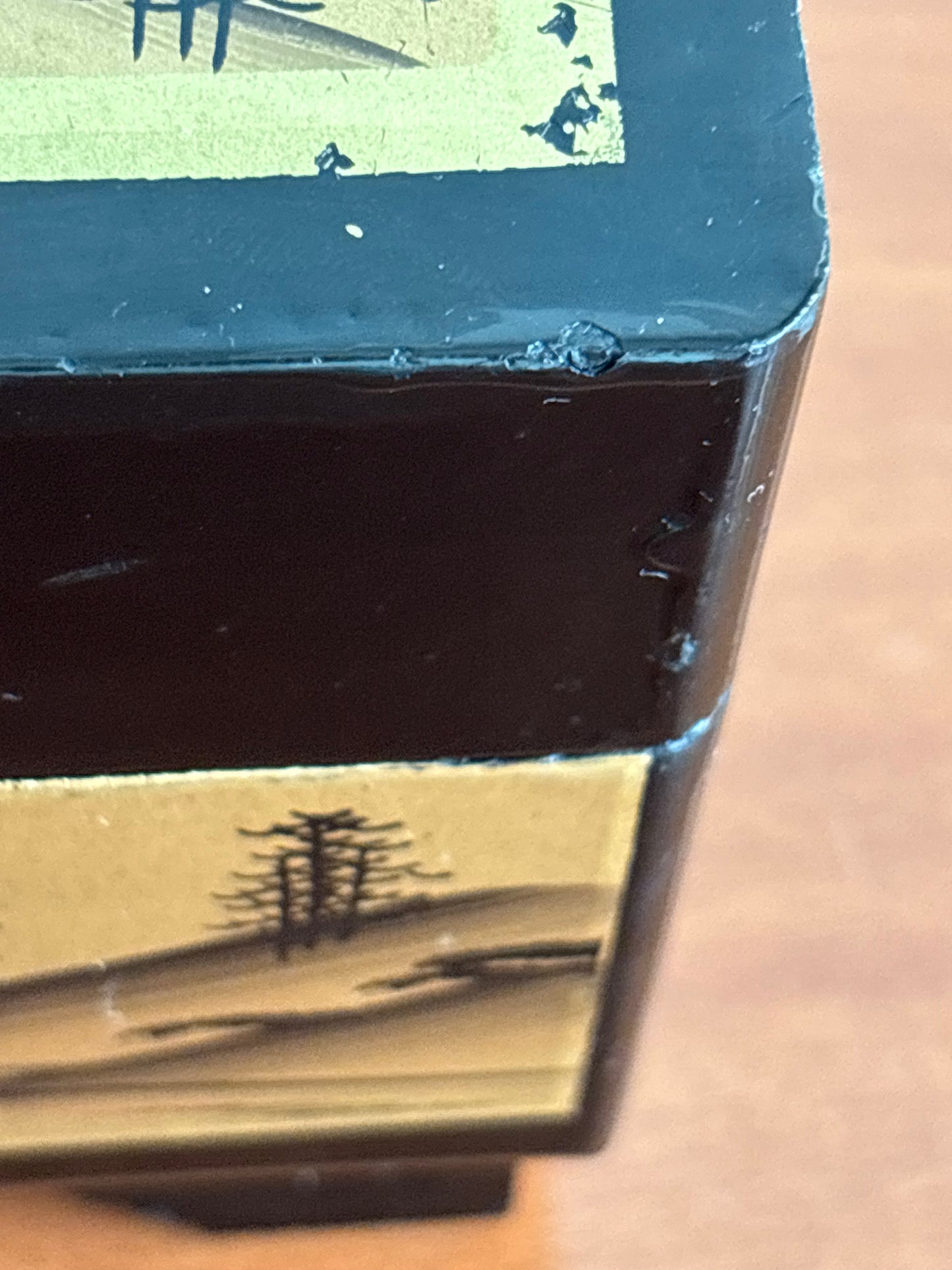 Portagioie giapponese vintage laccato nero e oro con carillon e ballerina rotante