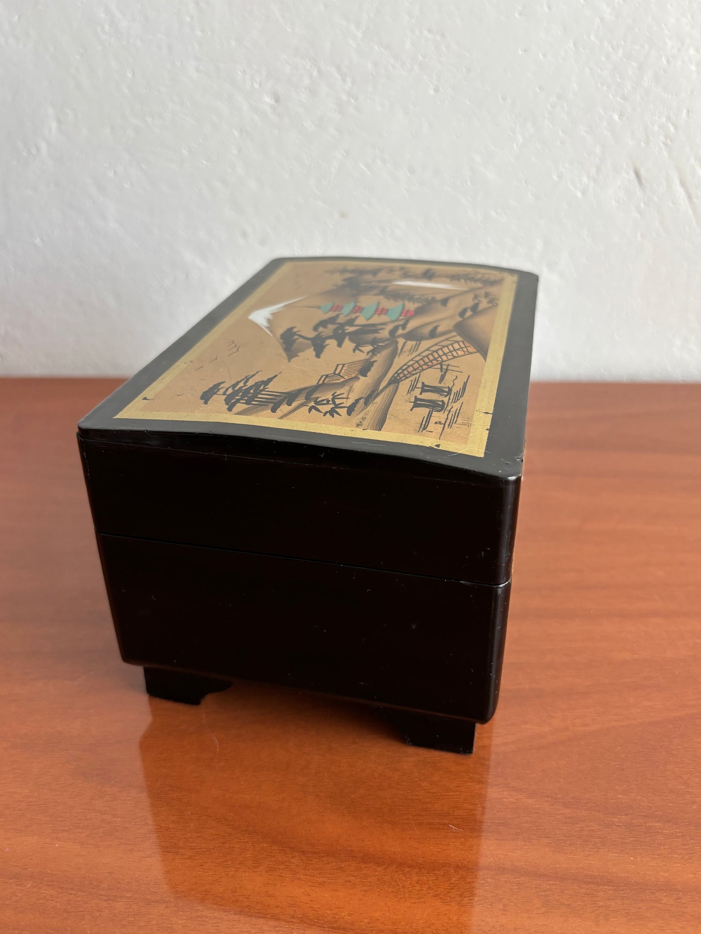 Portagioie giapponese vintage laccato nero e oro con carillon e ballerina rotante