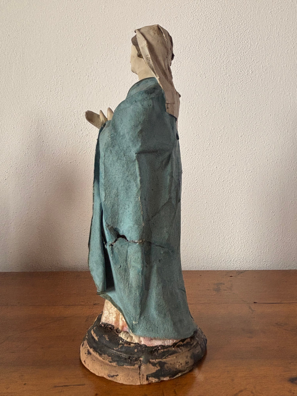 Statuina della Madonna in terracotta con abiti in cartapesta