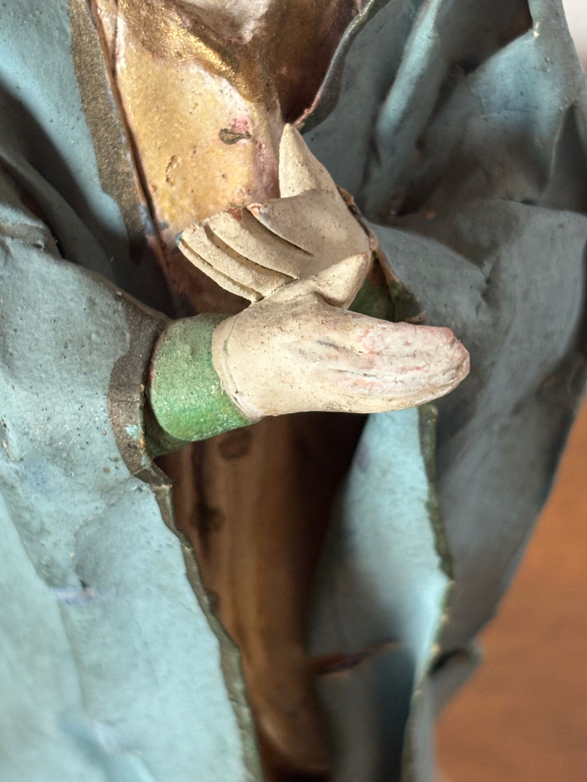 Statuina della Madonna in terracotta con abiti in cartapesta