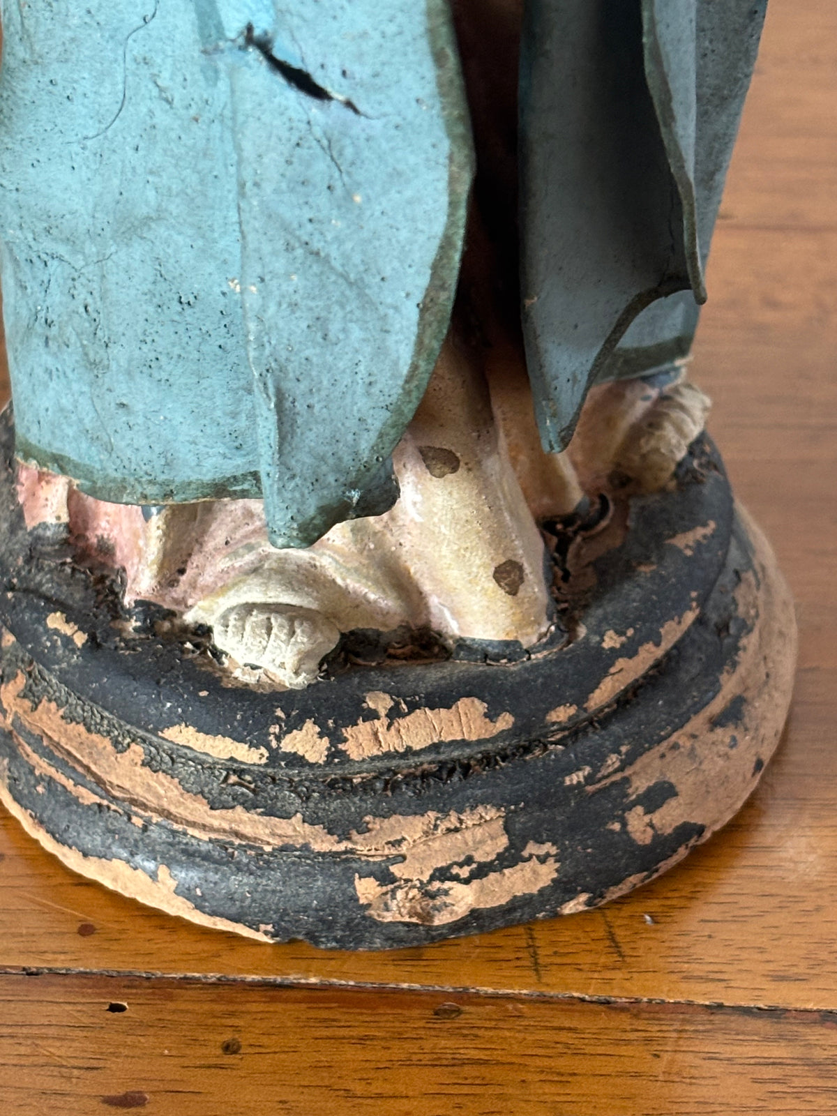Statuina della Madonna in terracotta con abiti in cartapesta
