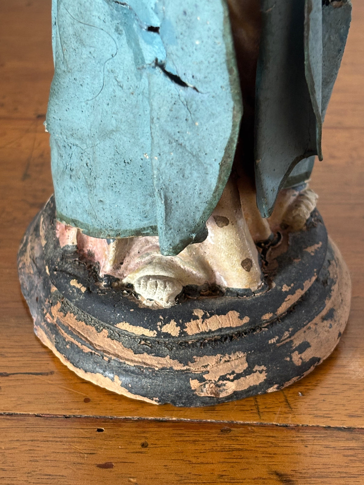 Statuina della Madonna in terracotta con abiti in cartapesta