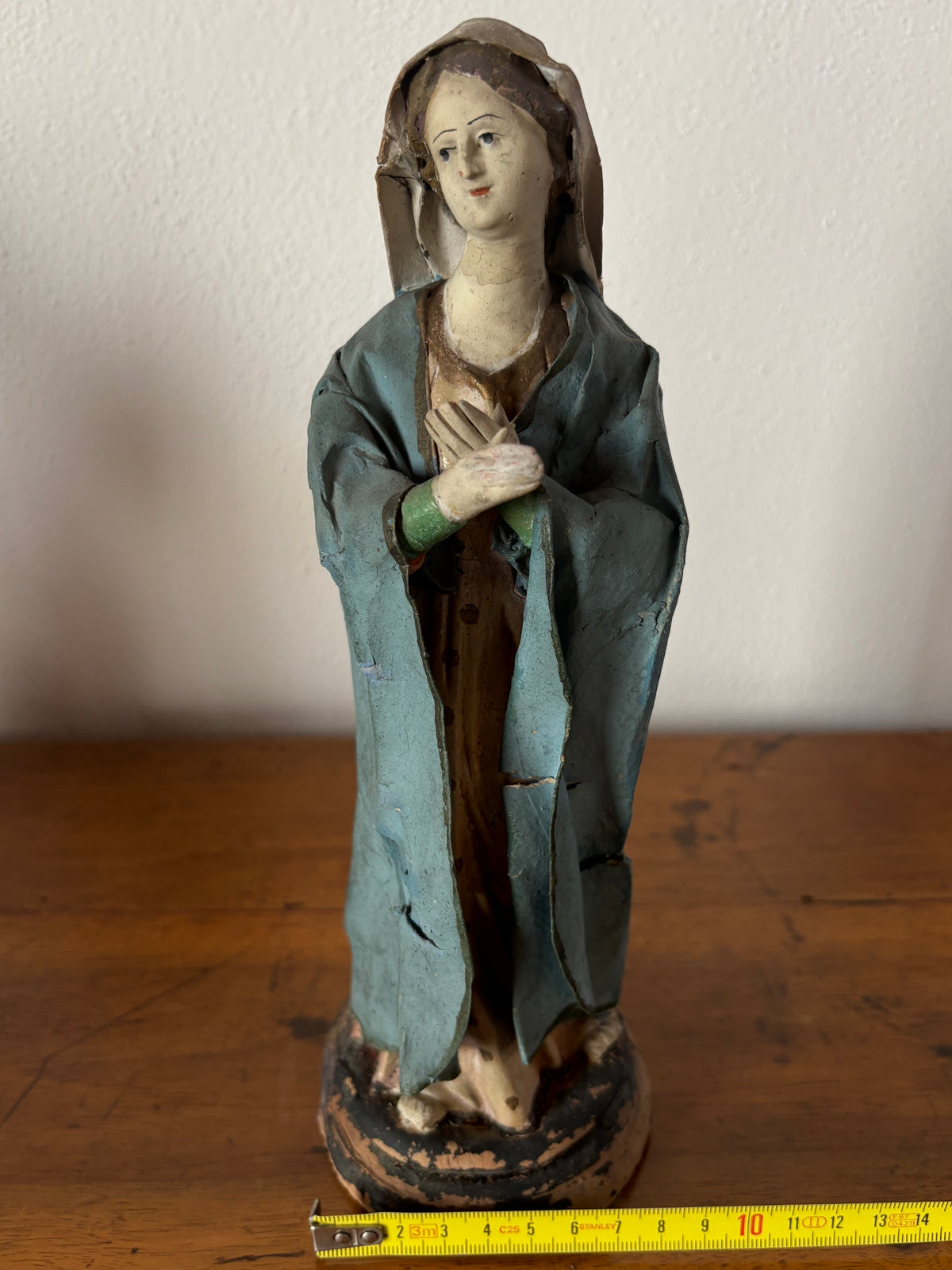 Statuina della Madonna in terracotta con abiti in cartapesta