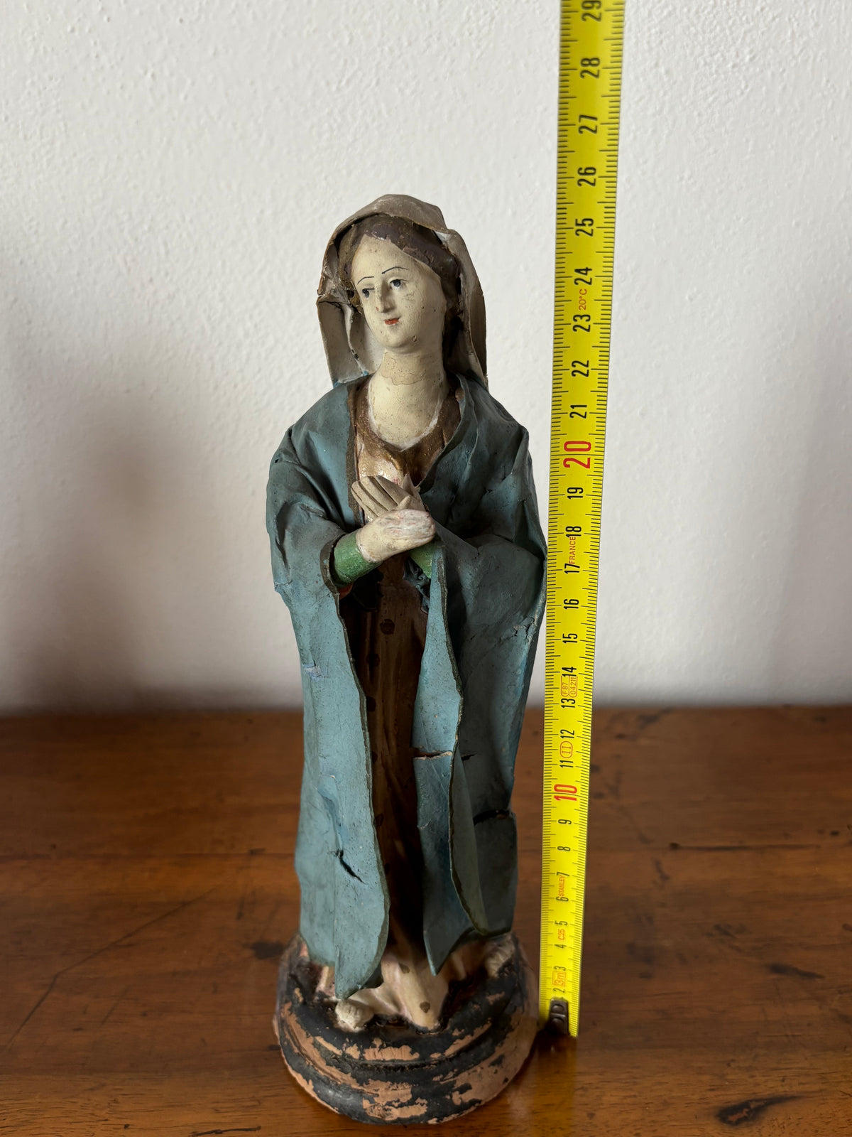 Statuina della Madonna in terracotta con abiti in cartapesta
