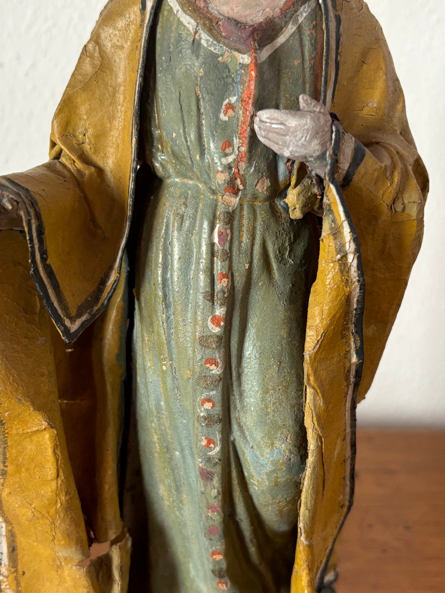 Statuina di San Giuseppe in terracotta con abiti in cartapesta