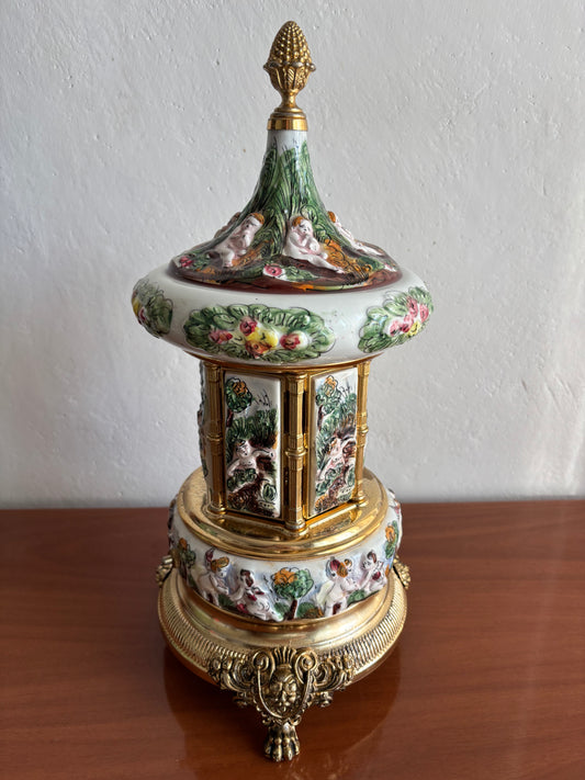 Portasigarette vintage in ceramica policroma con carillon funzionante e decorazioni in stile Capodimonte