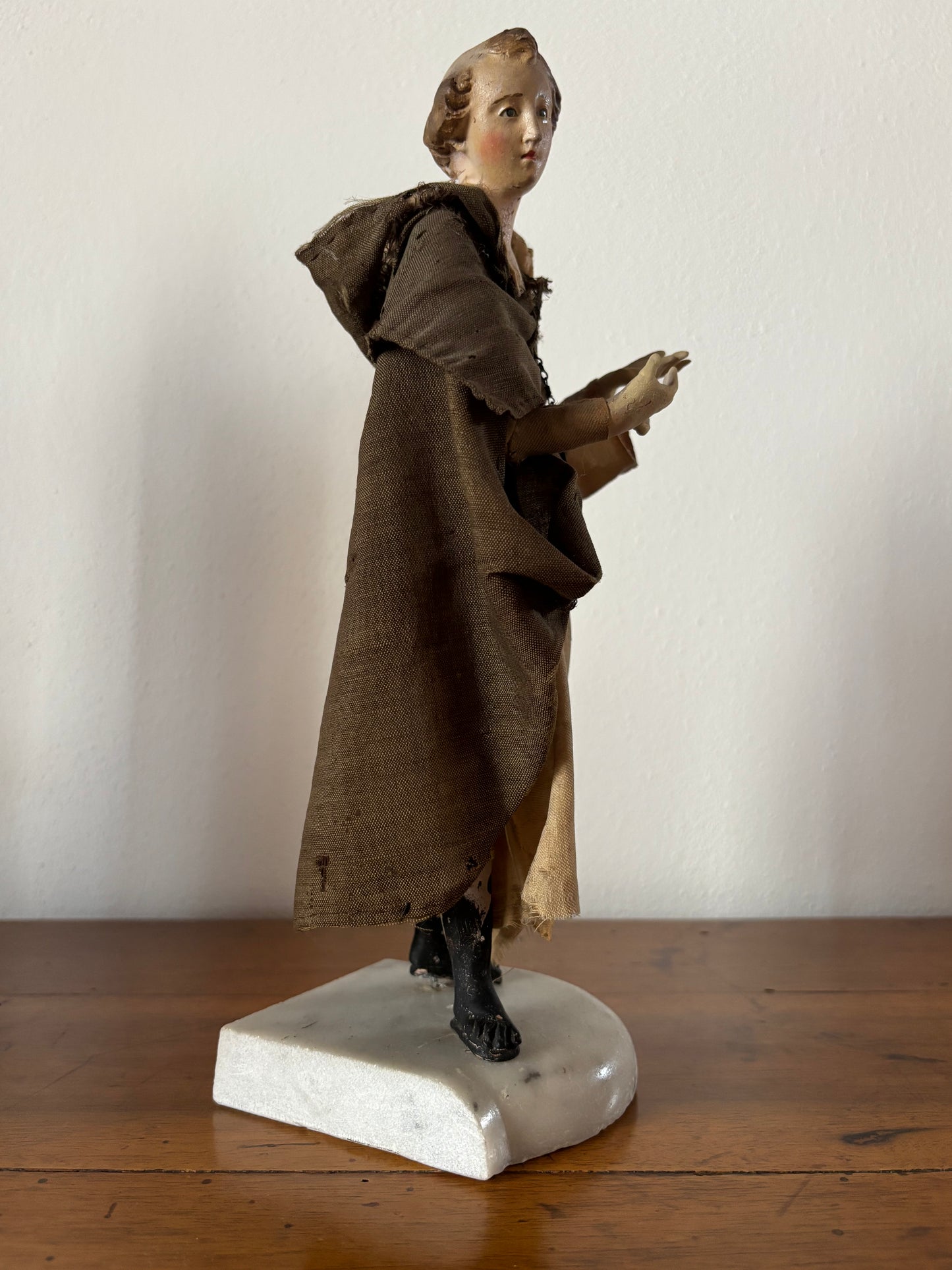 Santo in Terracotta, Paglia e Occhi di Vetro su Base in Marmo