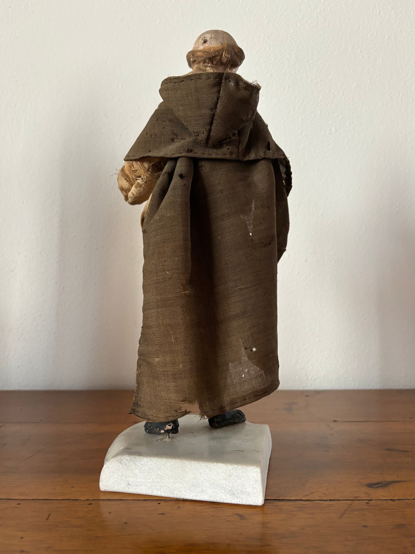 Santo in Terracotta, Paglia e Occhi di Vetro su Base in Marmo