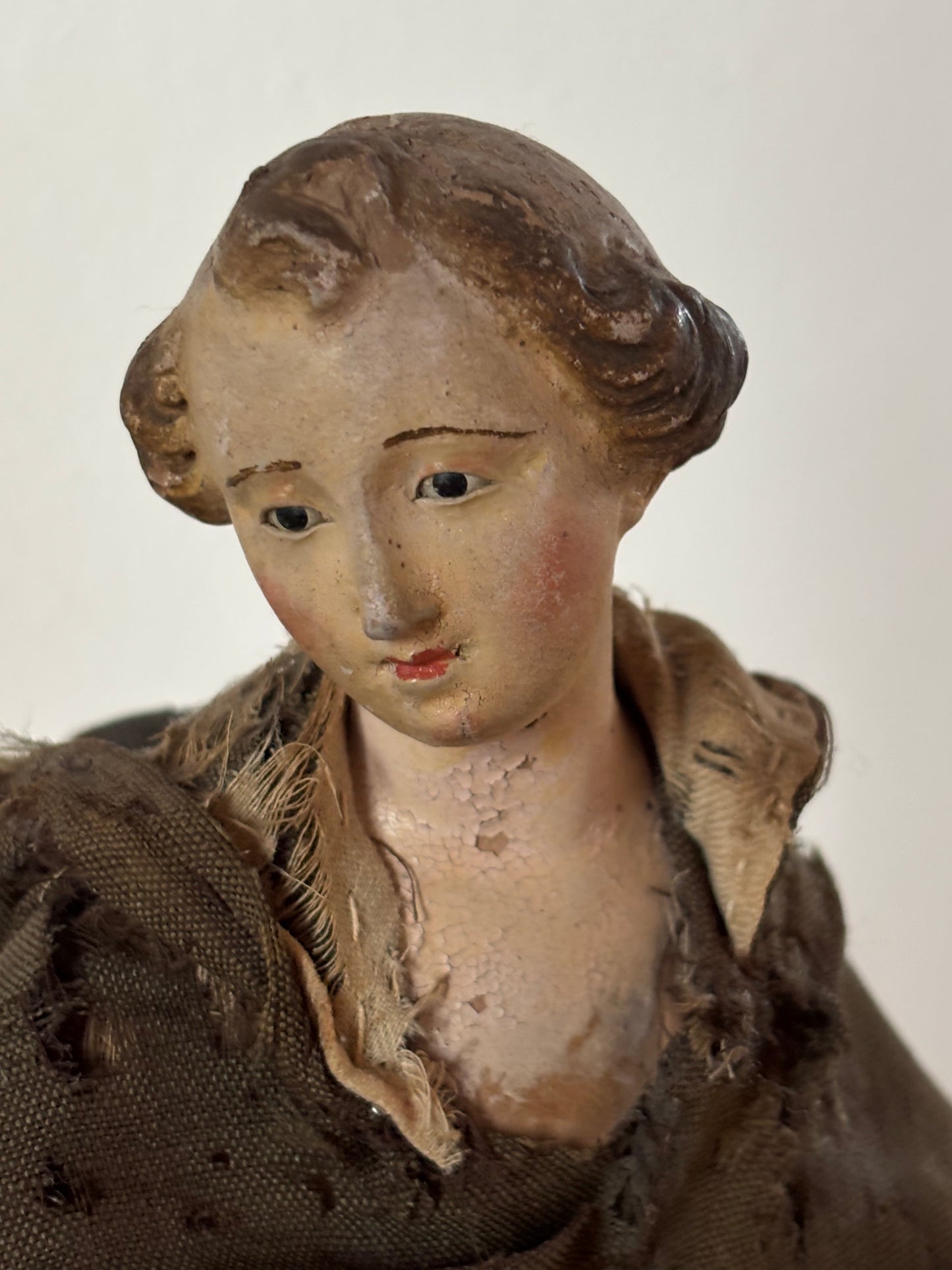Santo in Terracotta, Paglia e Occhi di Vetro su Base in Marmo