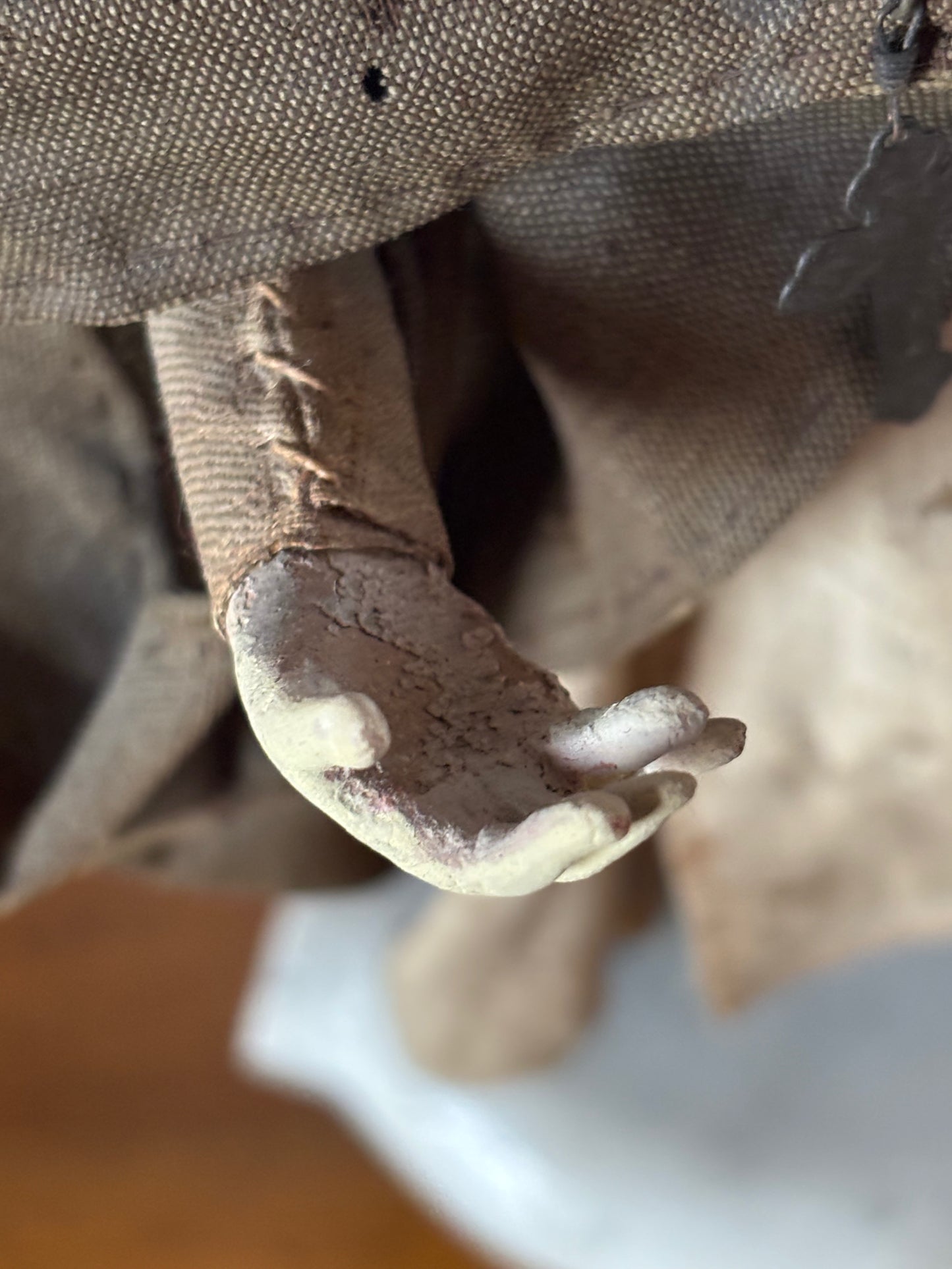 Santo in Terracotta, Paglia e Occhi di Vetro su Base in Marmo
